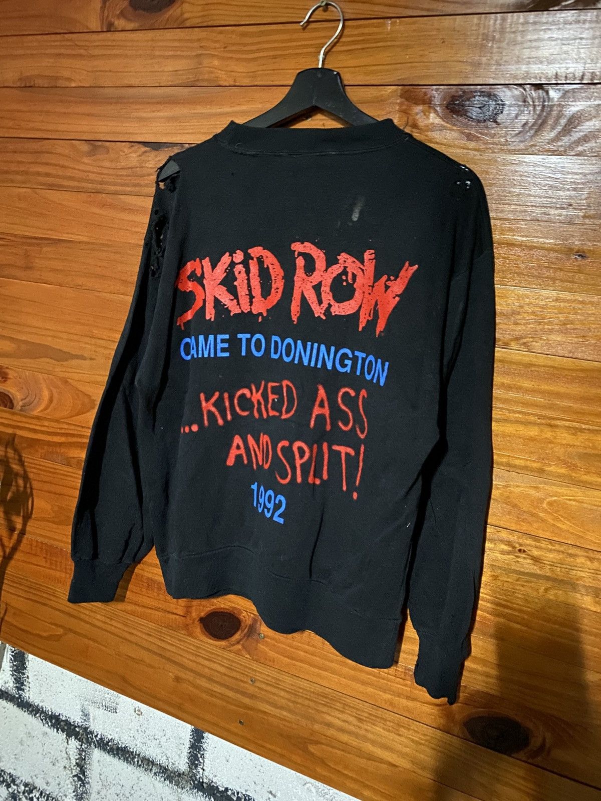 Vintage Vintage 1991 Skid Row Donington Tour Sweatshirt – Distressed Size US M / EU 48-50 / 2 - 4 Thumbnail