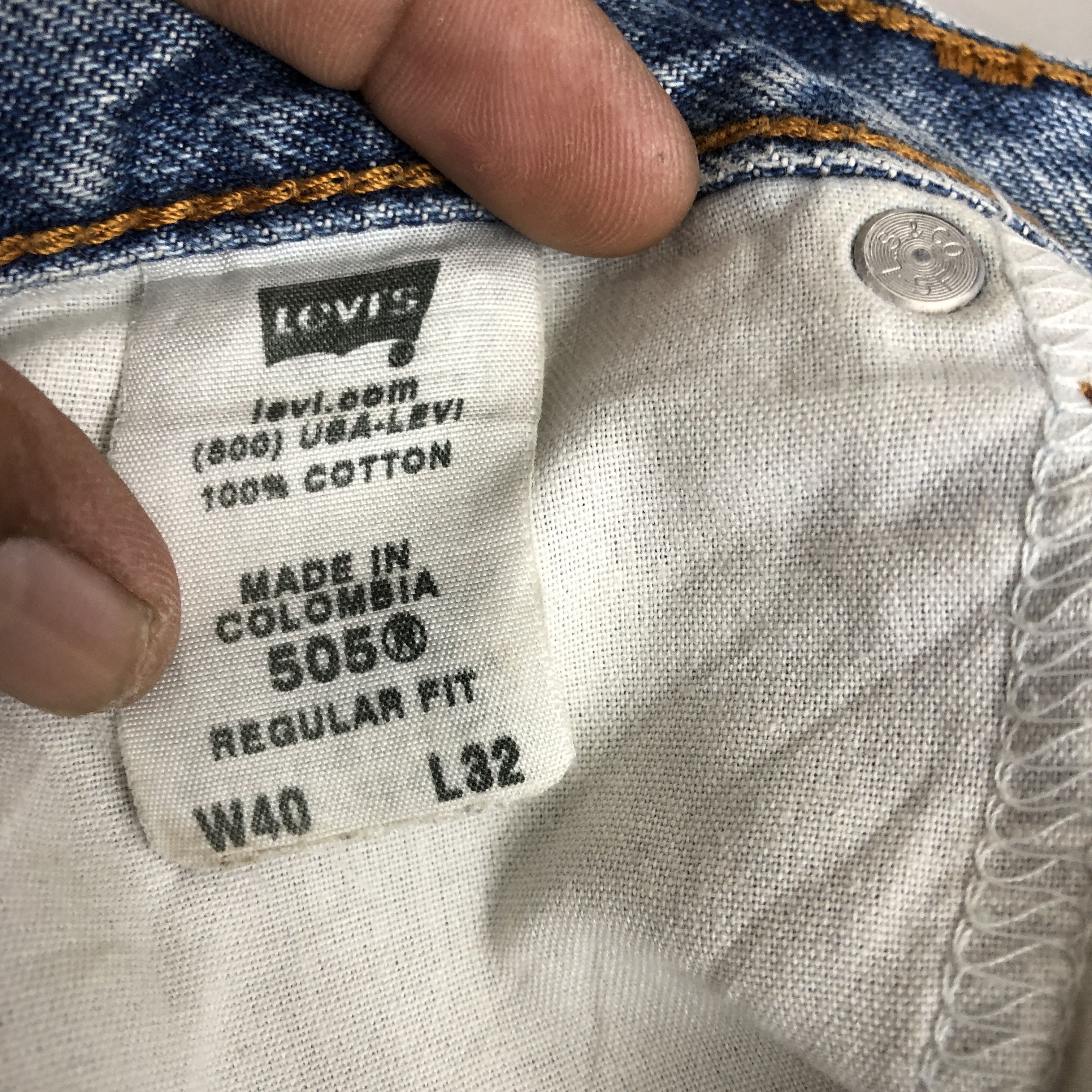 Levi's Vintage Ripped Levi's 505 Jeans Levis Faded Light Wash Denim Size US 40 / EU 56 - 13 Thumbnail
