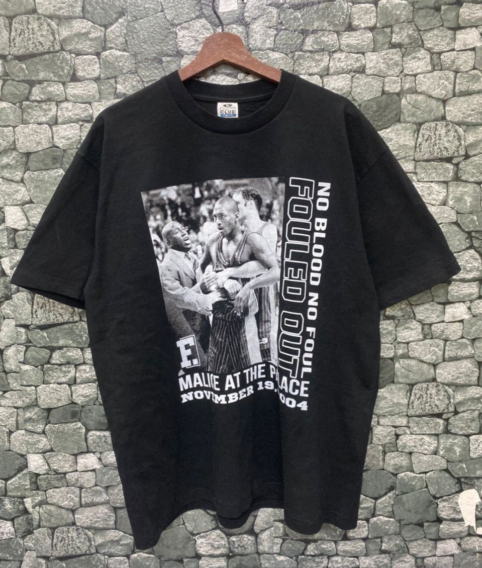 NBA Vintage Malice At The Palace 2004 NBA Tshirt Size US XL / EU 56 / 4 - 1 Thumbnail