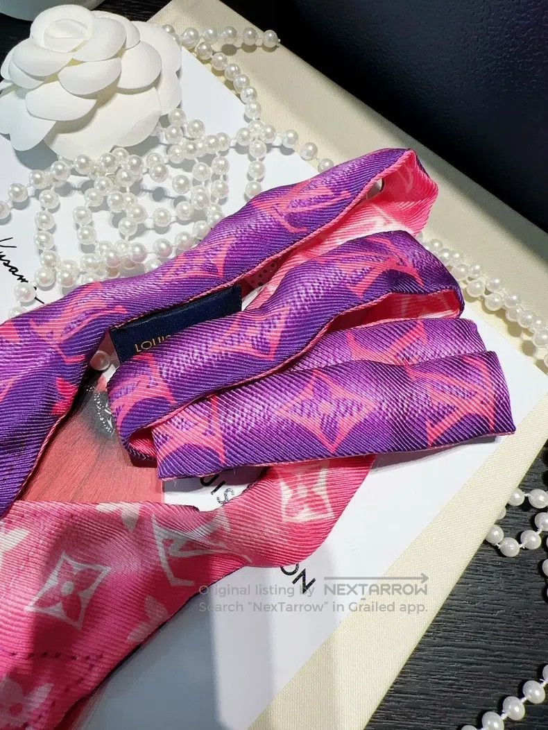 Louis Vuitton Louis Vuitton Pink and purple gradient logo scarf Size ONE SIZE - 6 Thumbnail