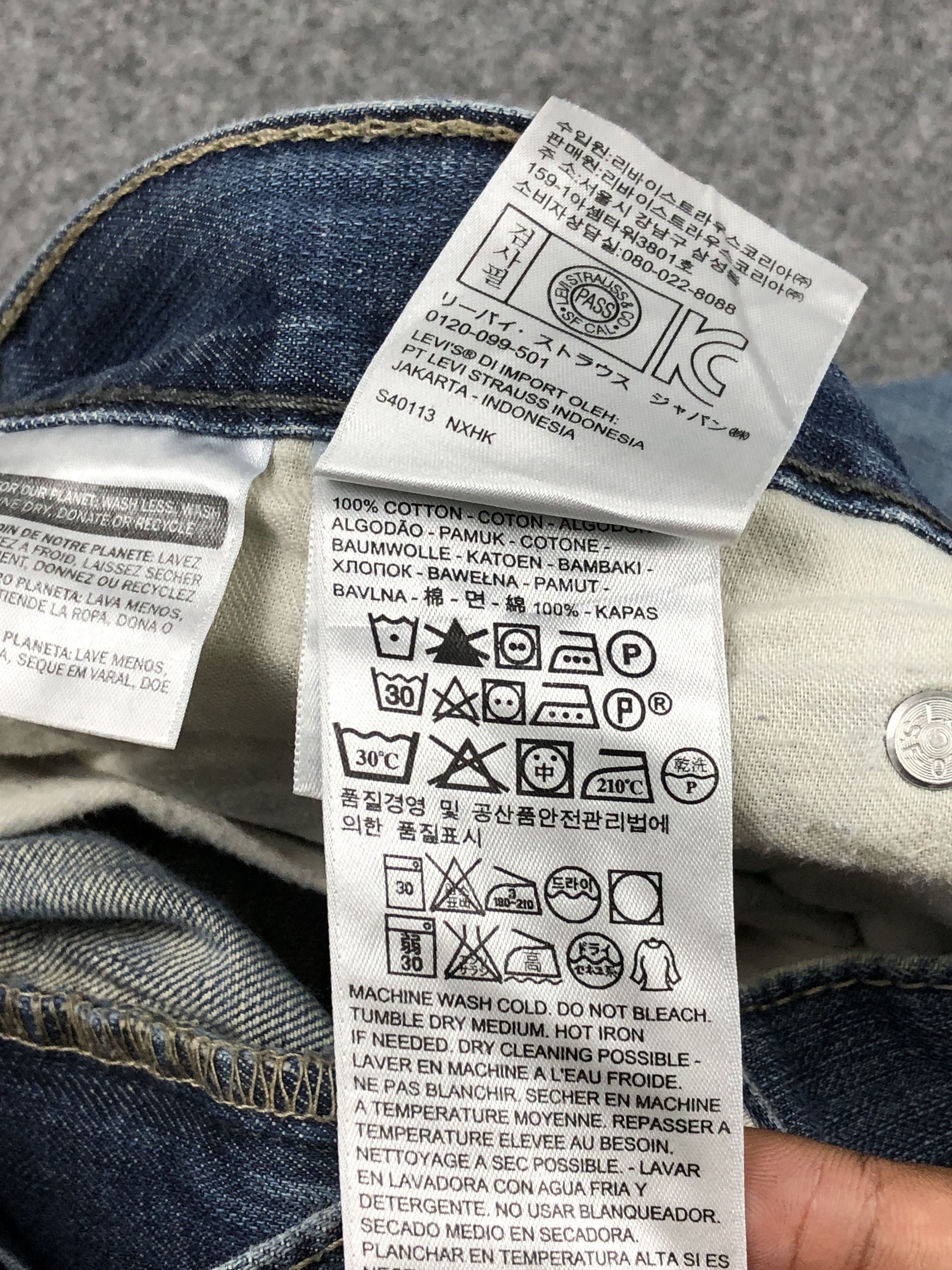 Levi's Vintage Levis 514 Lightwash Blue Jeans DP2290 Size US 37 - 13 Thumbnail