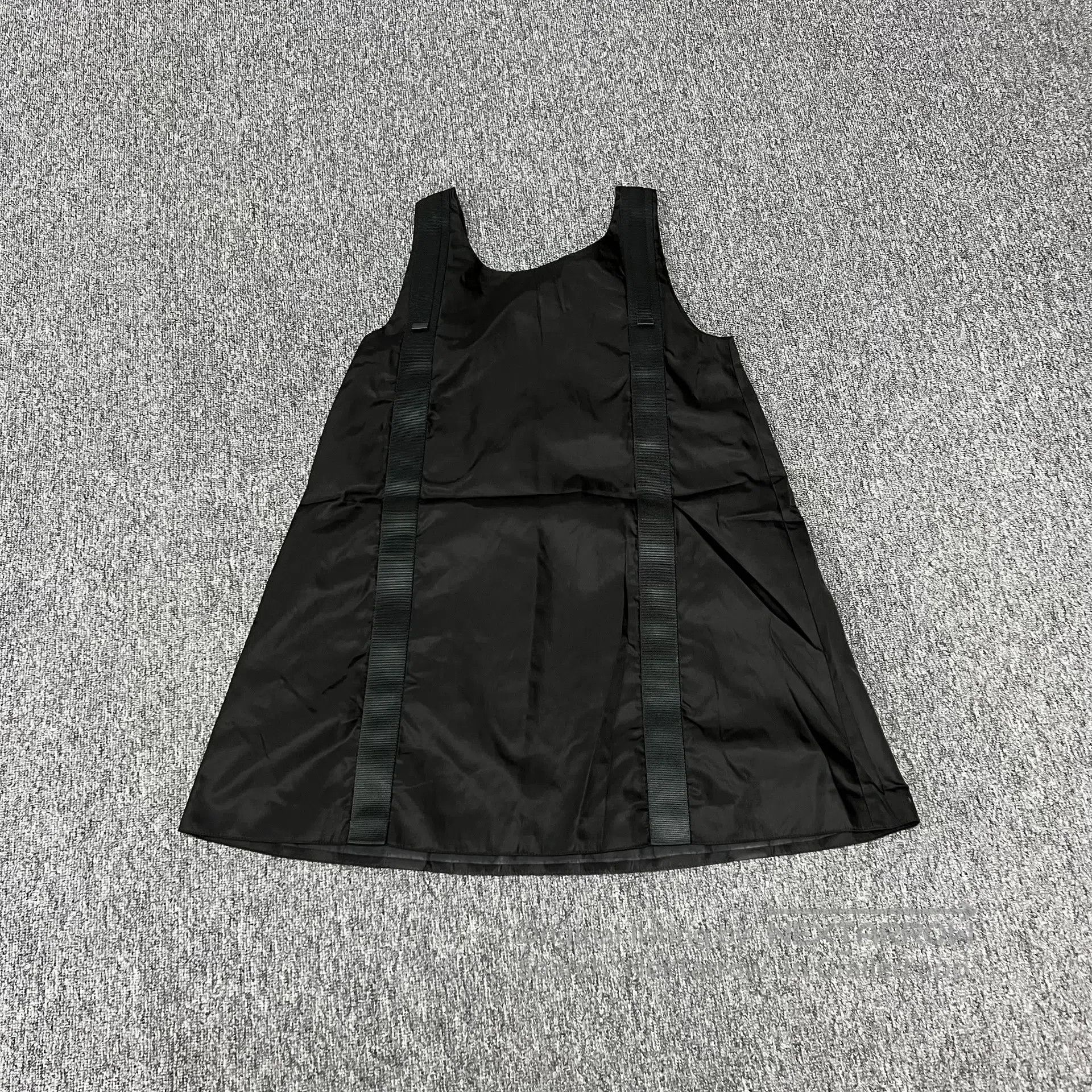 Prada Prada size 40 Delta-shaped logo; regenerated nylon back str Size L / US 10 / IT 46 - 2 Thumbnail
