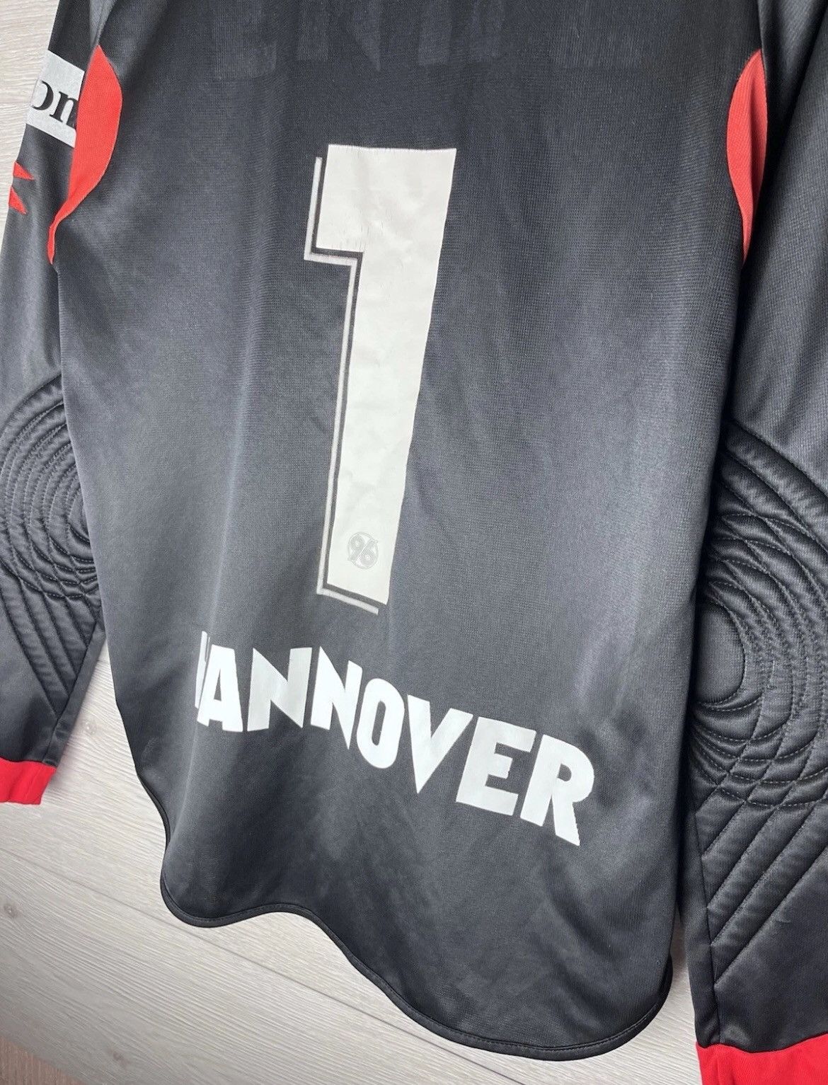 Diadora Mens Goalkeeper Football Shirt Hanover 96 size M #1 Size US M / EU 48-50 / 2 - 9 Thumbnail