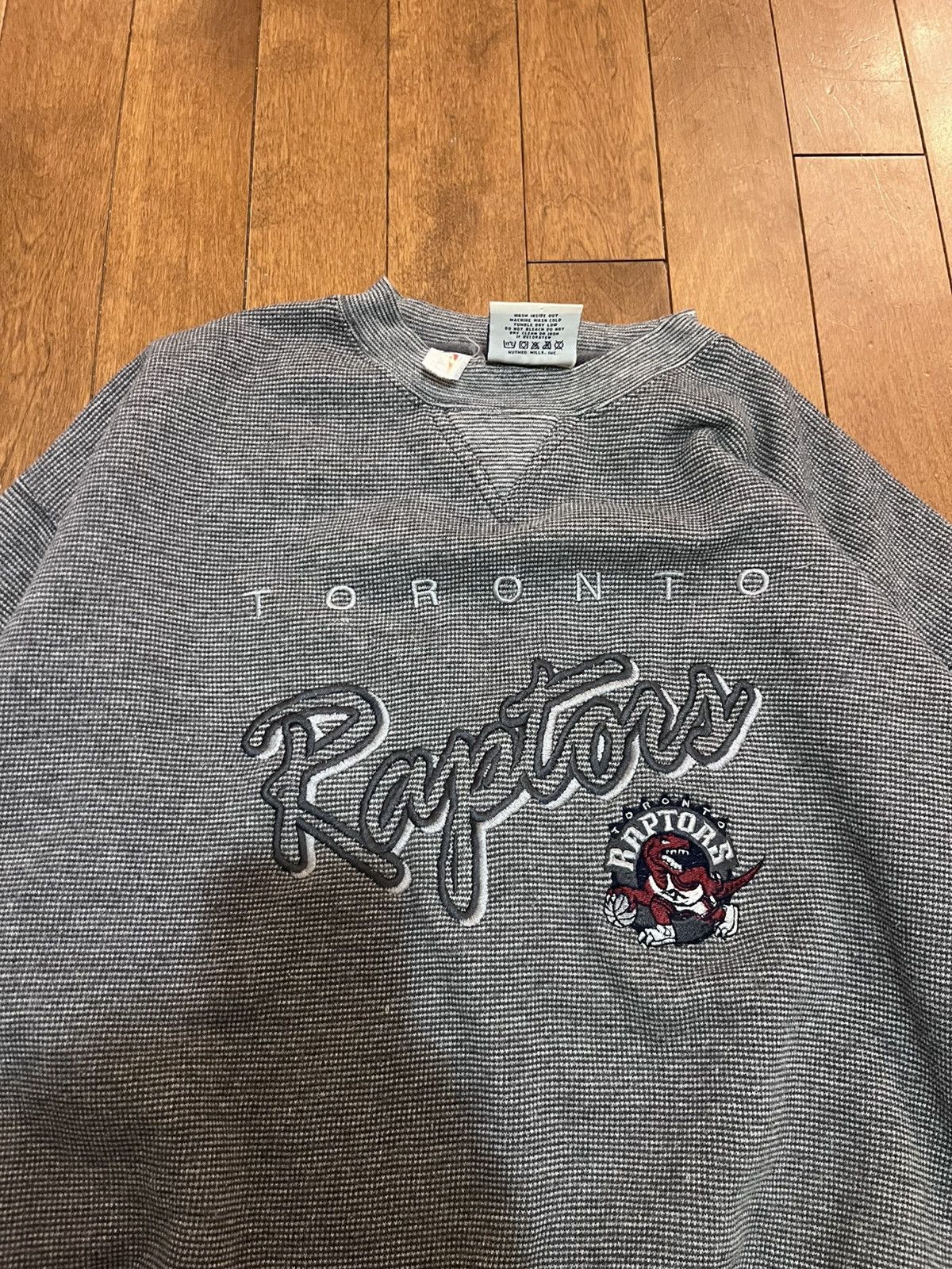 NBA Vintage 90’s nba raptors crewneck Size US L / EU 52-54 / 3 - 1 Thumbnail