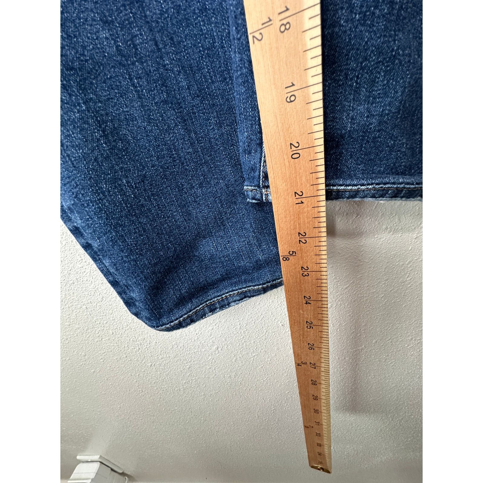 AG Adriano Goldschmied AG Medium Dark Wash Prima Cigarette Leg Whiskered Jeans 30R Size 30" / US 8 / IT 44 - 13 Thumbnail