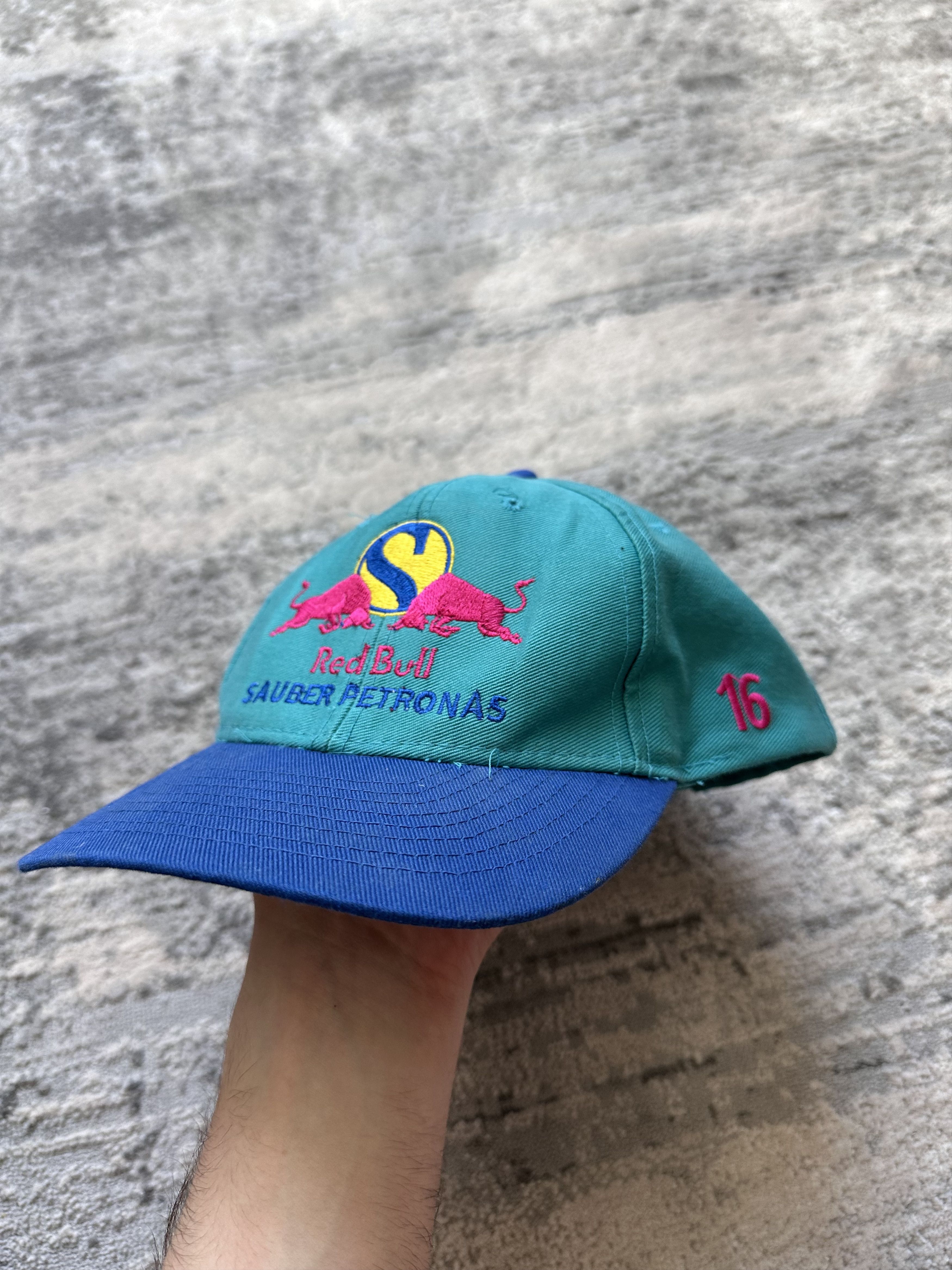 Vintage Red Bull Sauber cap vintage Size ONE SIZE - 1 Thumbnail