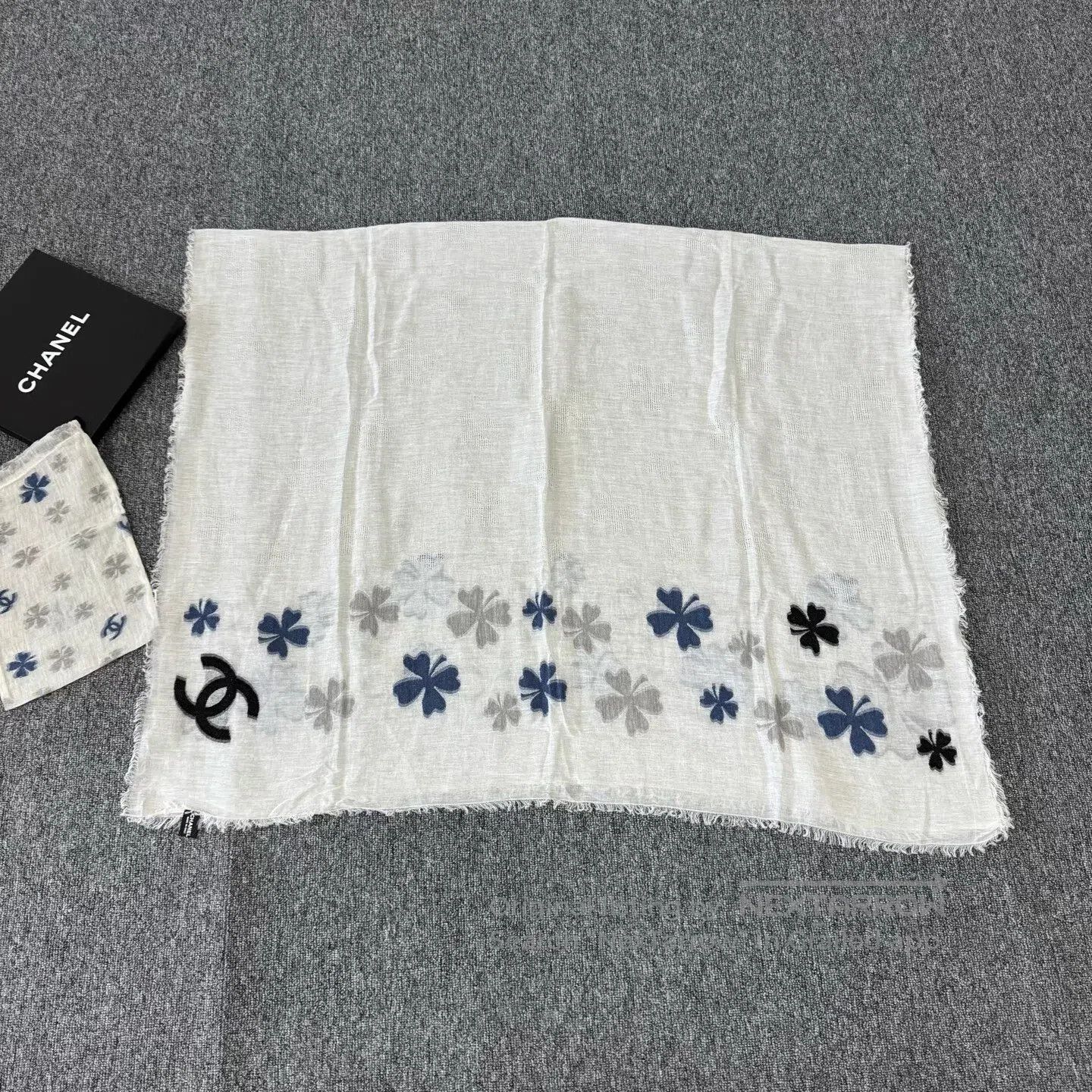 Chanel Chanel Four-leaf clover print; double C logo scarf; shawl| Size ONE SIZE - 1 Thumbnail