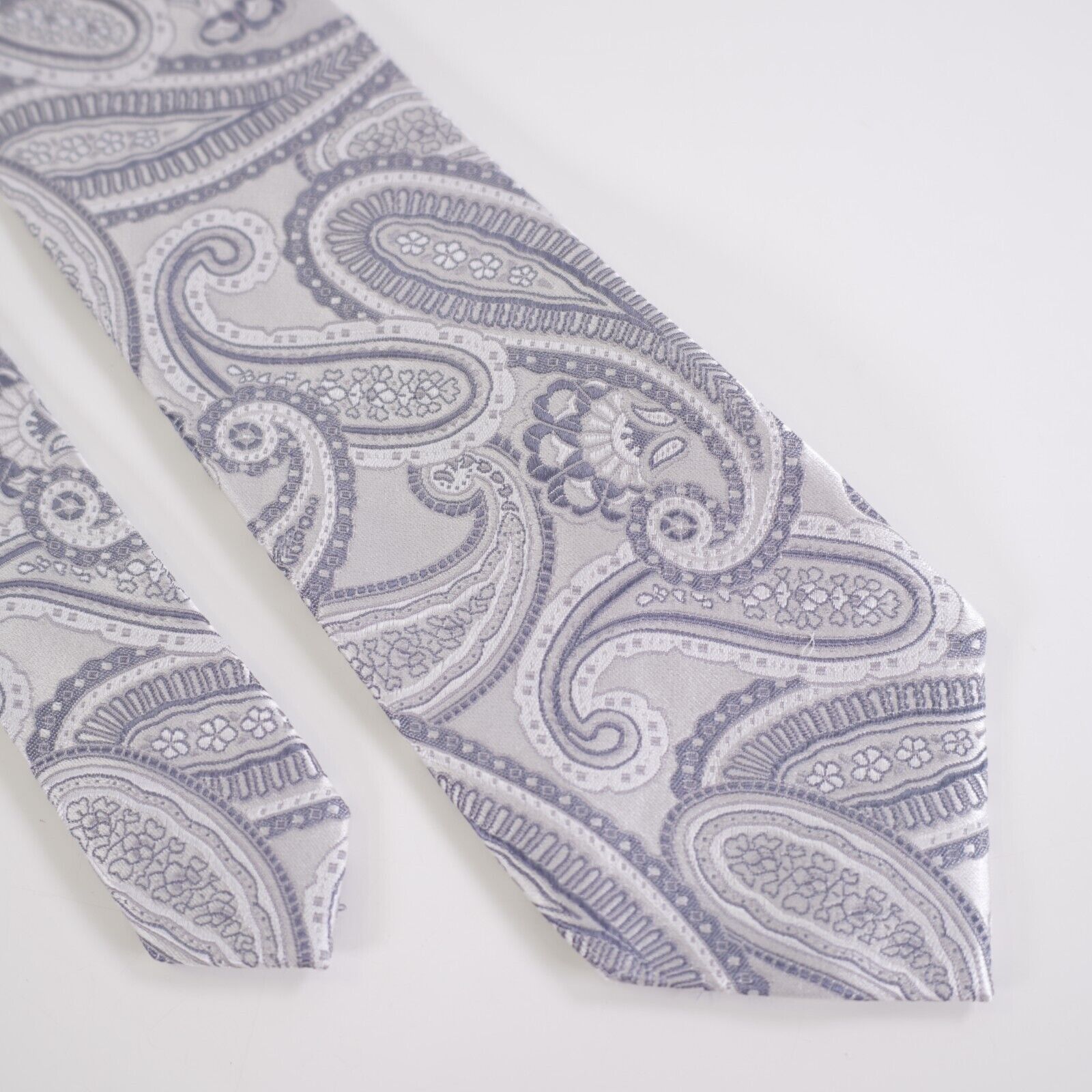 Croft & Barrow Croft & Barrow White Gray Woven Paisley Silk Tie Size ONE SIZE - 1 Thumbnail