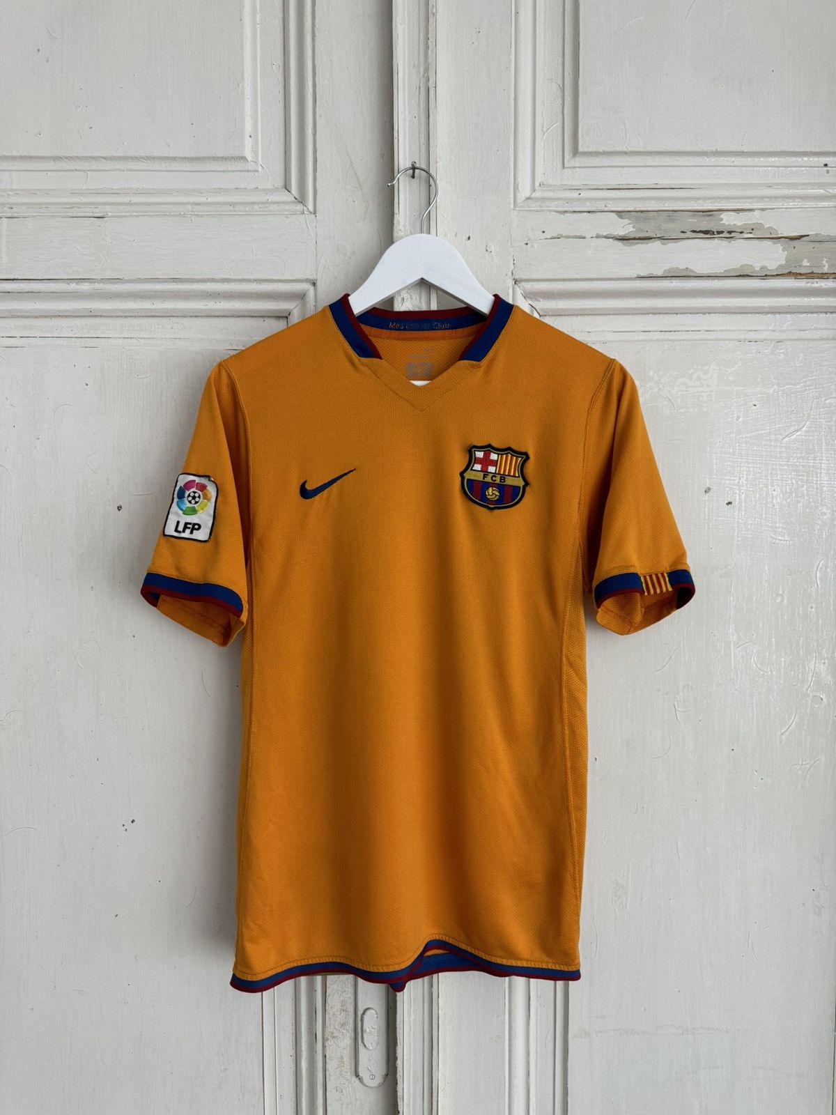 Nike × Vintage Nike Vintage Barcelona 19 Messi 2006 2007 Away Jersey Size US S / EU 44-46 / 1 - 4 Thumbnail