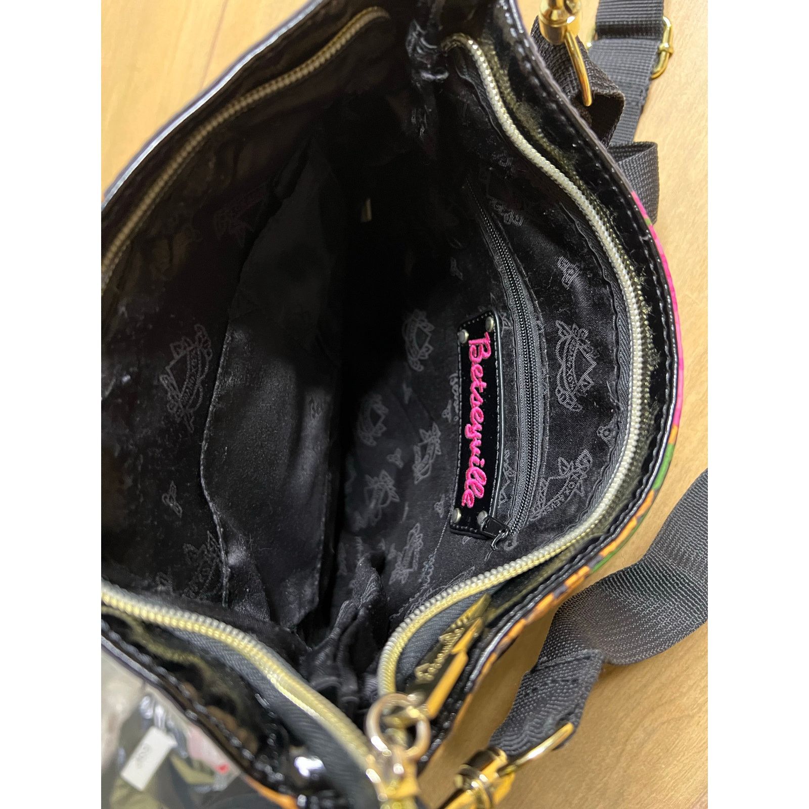Betsey Johnson Betseyville Betsey Johnson Crossbody Bag Floral Heart Y2K Size ONE SIZE - 8 Thumbnail