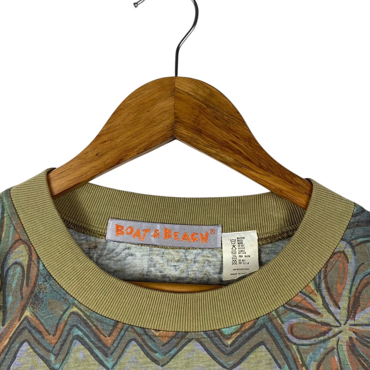 Vintage Vintage BOAT BEACH SURFING Navajo Abstract Design T-Shirt Size US XL / EU 56 / 4 - 5 Thumbnail