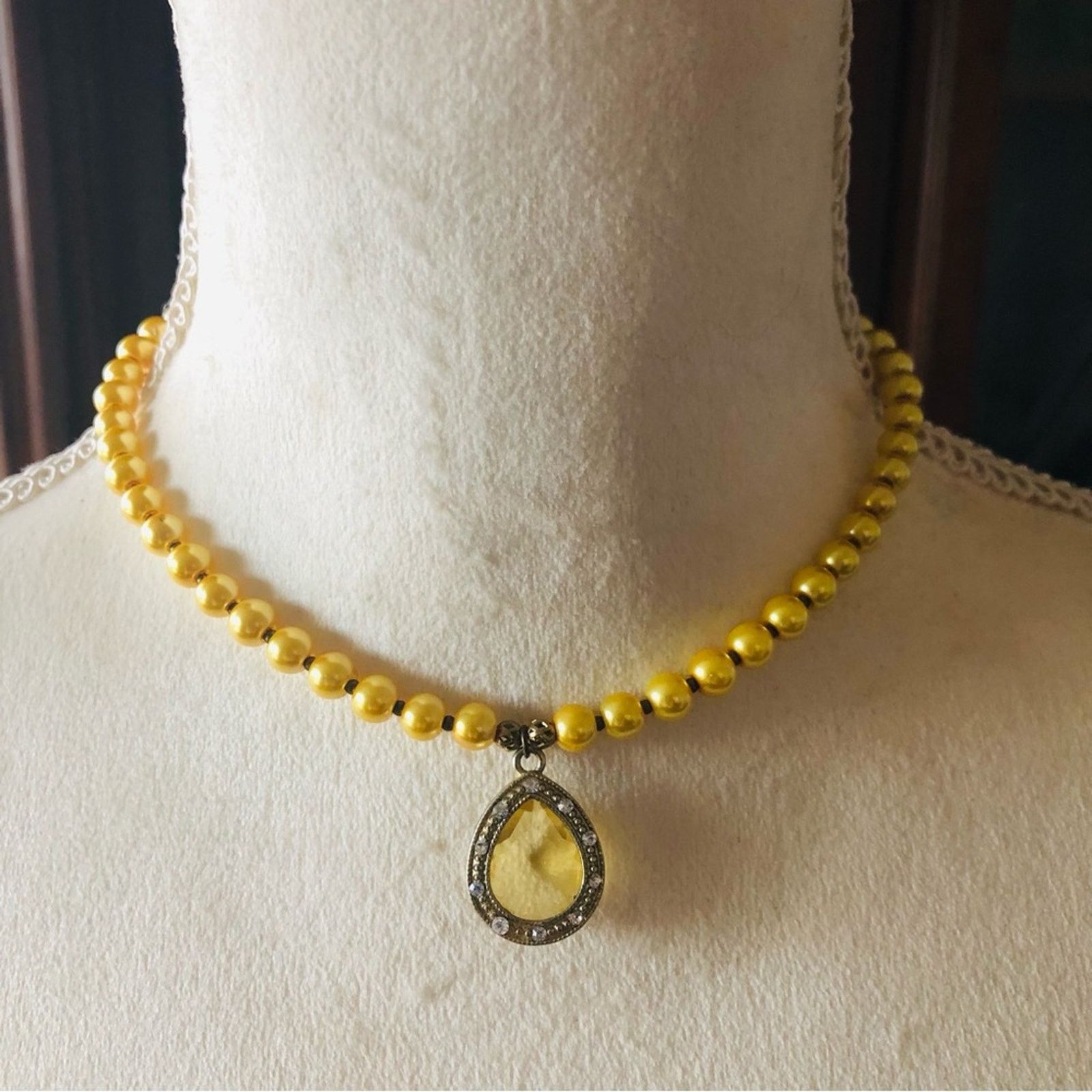Handmade Handcrafted repurpose mellow yellow teardrop Pearl necklace Size ONE SIZE - 2 Thumbnail