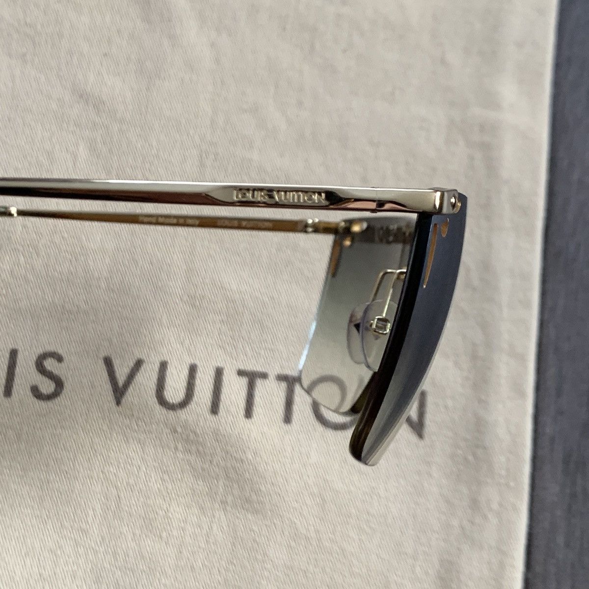 Louis Vuitton Louis Vuitton LV Monogram Gradient Z0589U Womens Sunglasses Size ONE SIZE - 21 Thumbnail