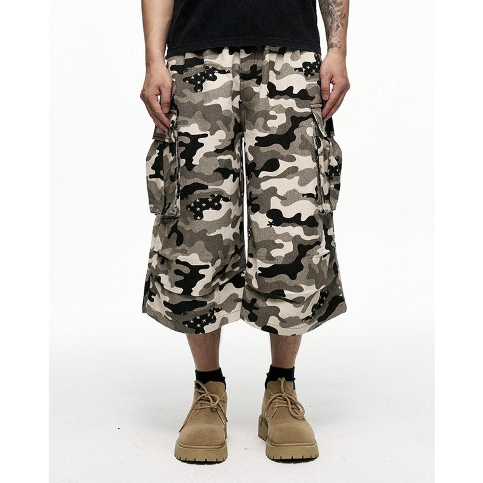 Vintage Camouflage Cargo Shorts Size US 32 / EU 48 - 2 Thumbnail