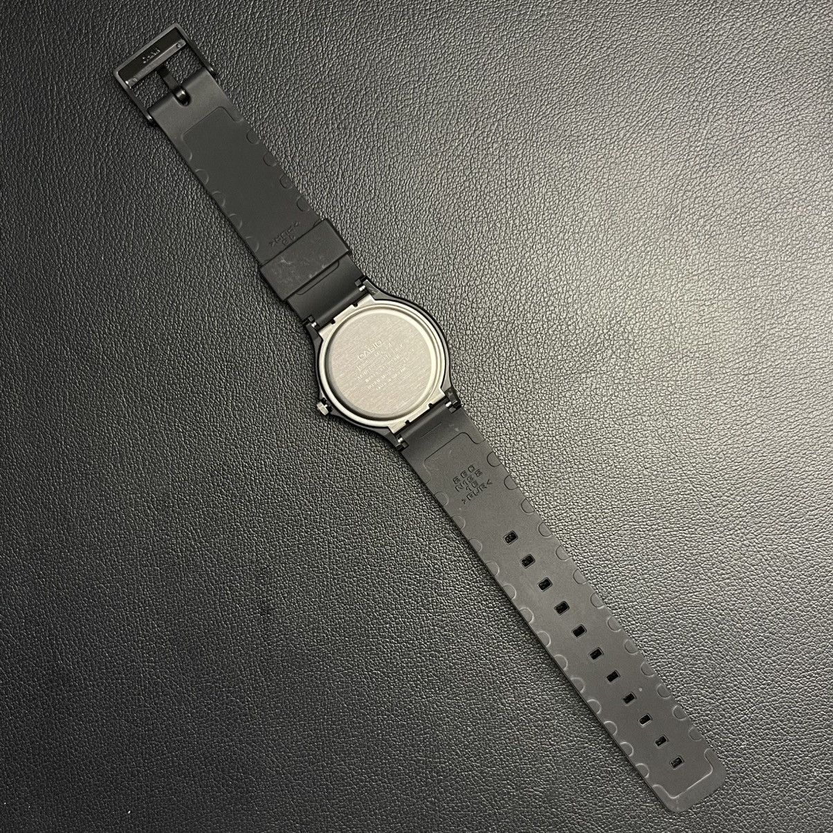 Casio × Japanese Brand Casio Minimalist Classic Retro Watch – Black Gold Size ONE SIZE - 3 Thumbnail