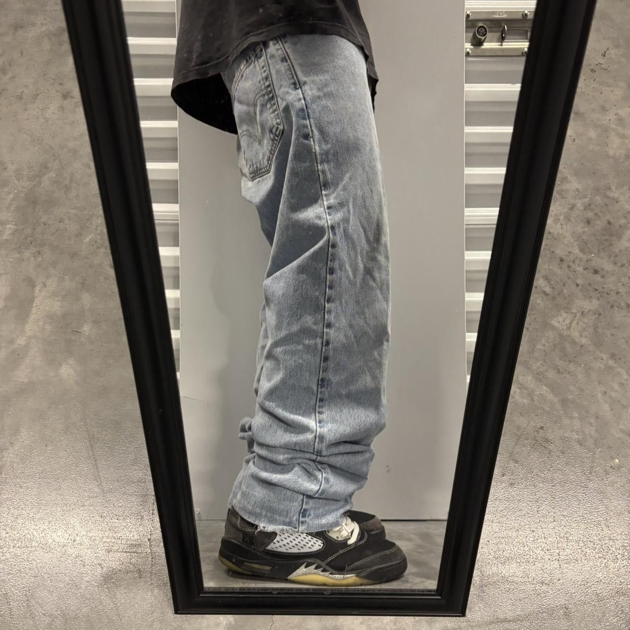 Levi's × Vintage Crazy Vintage Y2K/2000s Levis Light Wash Essential Denim Jeans! Size US 32 / EU 48 - 2 Thumbnail
