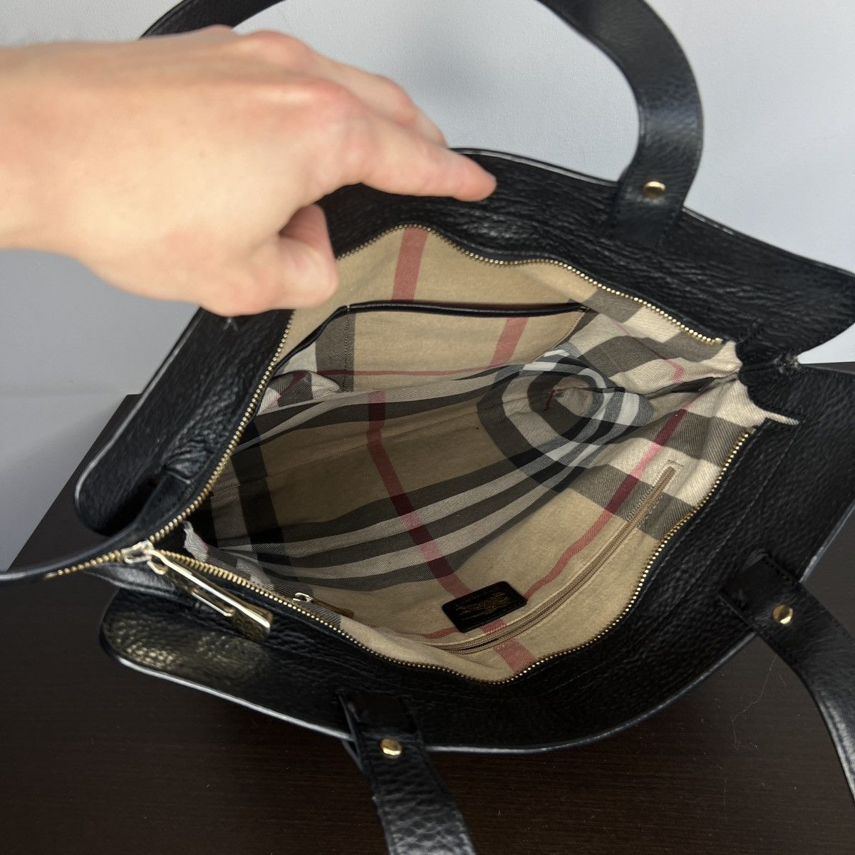 Burberry × Designer Burberry Big Shoulder Tote Back Tonal Embroidered Bag Size ONE SIZE - 9 Thumbnail