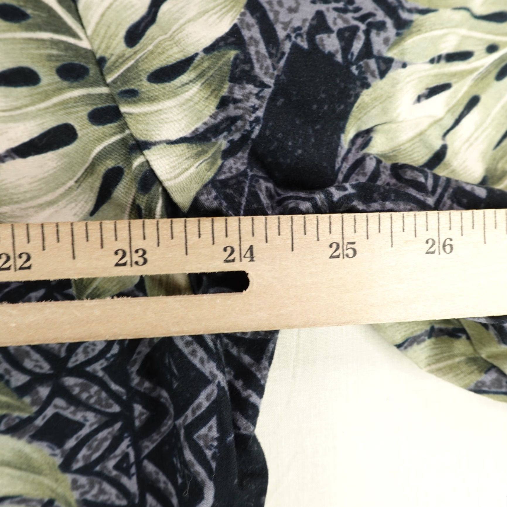 Hilo Hattie VINTAGE Hilo Hattie Shirt Mens Large Black Green Hawaiian Button Up Floral Camp Leaves Shirt Adult Large Black Green Floral Beach Tropical Mens Size US L / EU 52-54 / 3 - 6 Thumbnail