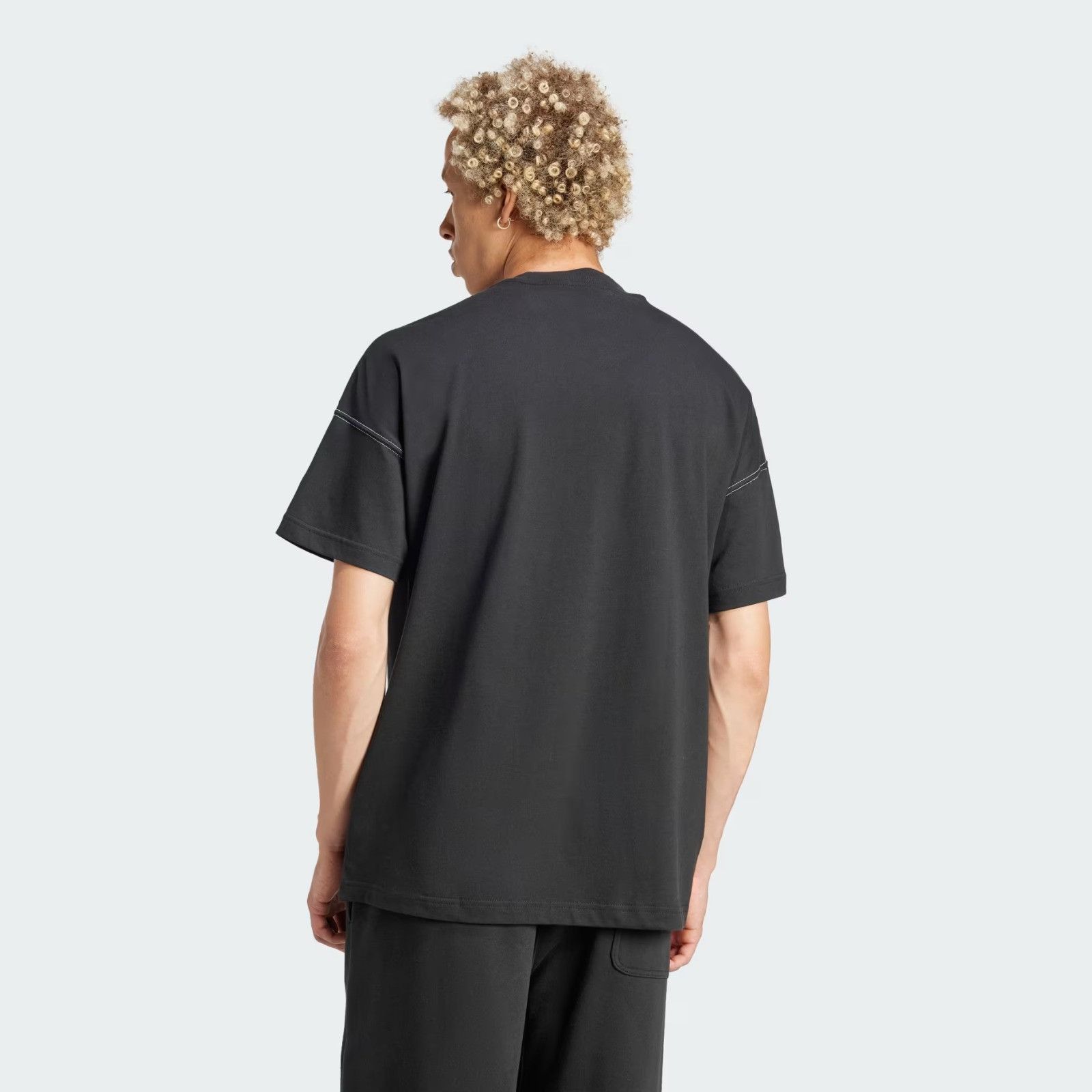 Adidas o1mle0526 Graphic Short Sleeve T-Shirt in Black Size US M / EU 48-50 / 2 - 3 Thumbnail