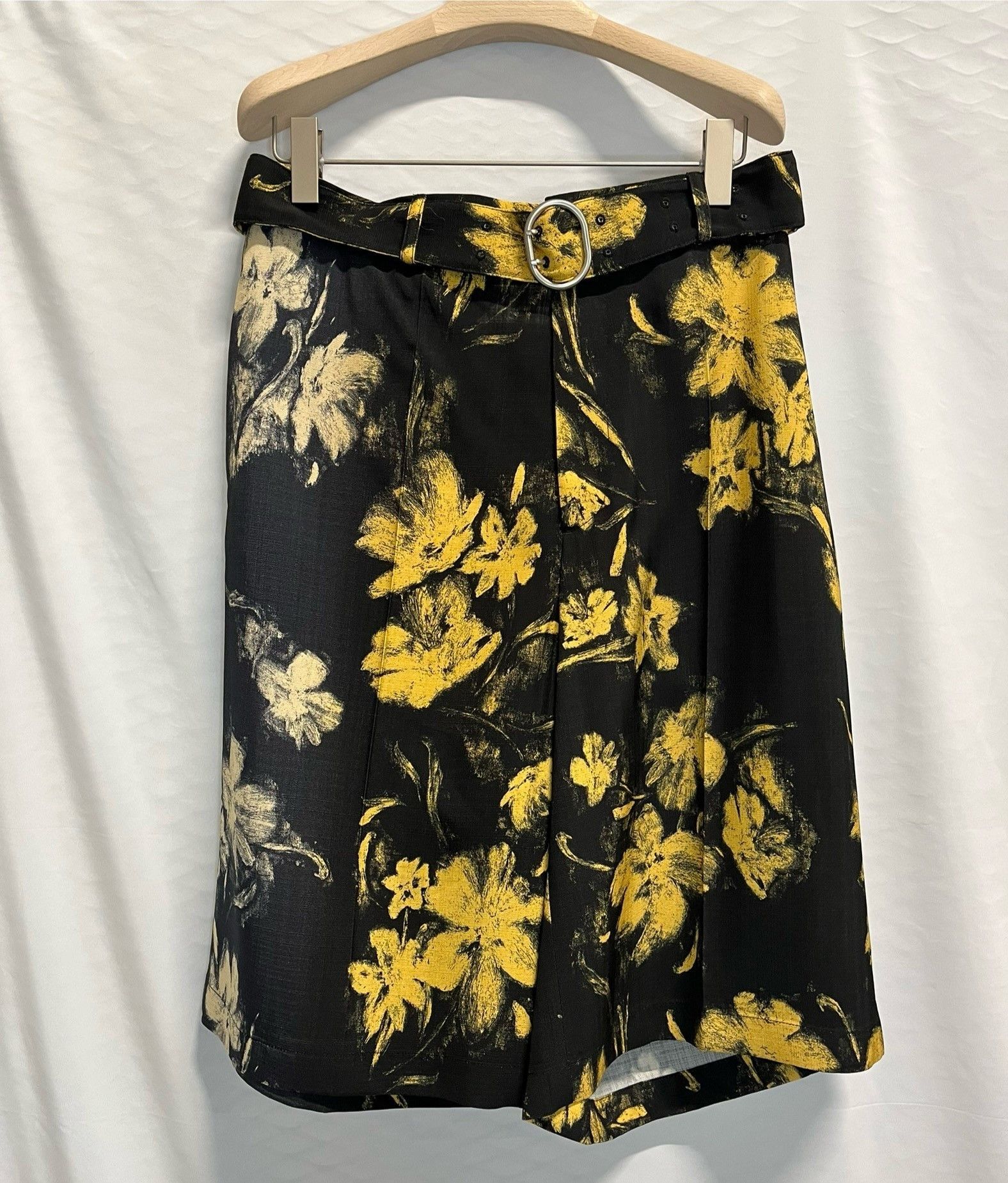 Jil Sander o1loc1c1124 Short in Black/Yellow Size US 36 / EU 52 - 1 Preview