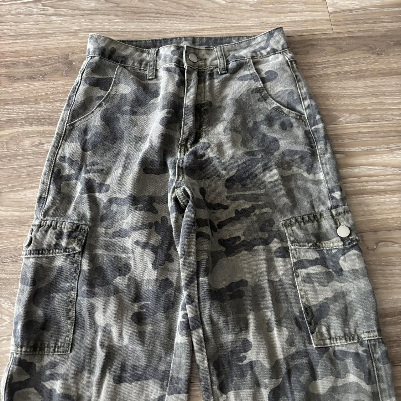 Japanese Brand Crazy Vintage Y2K/2000s Camo Skater Cargo Pants! 26x25 Size US 26 / EU 42 - 5 Thumbnail