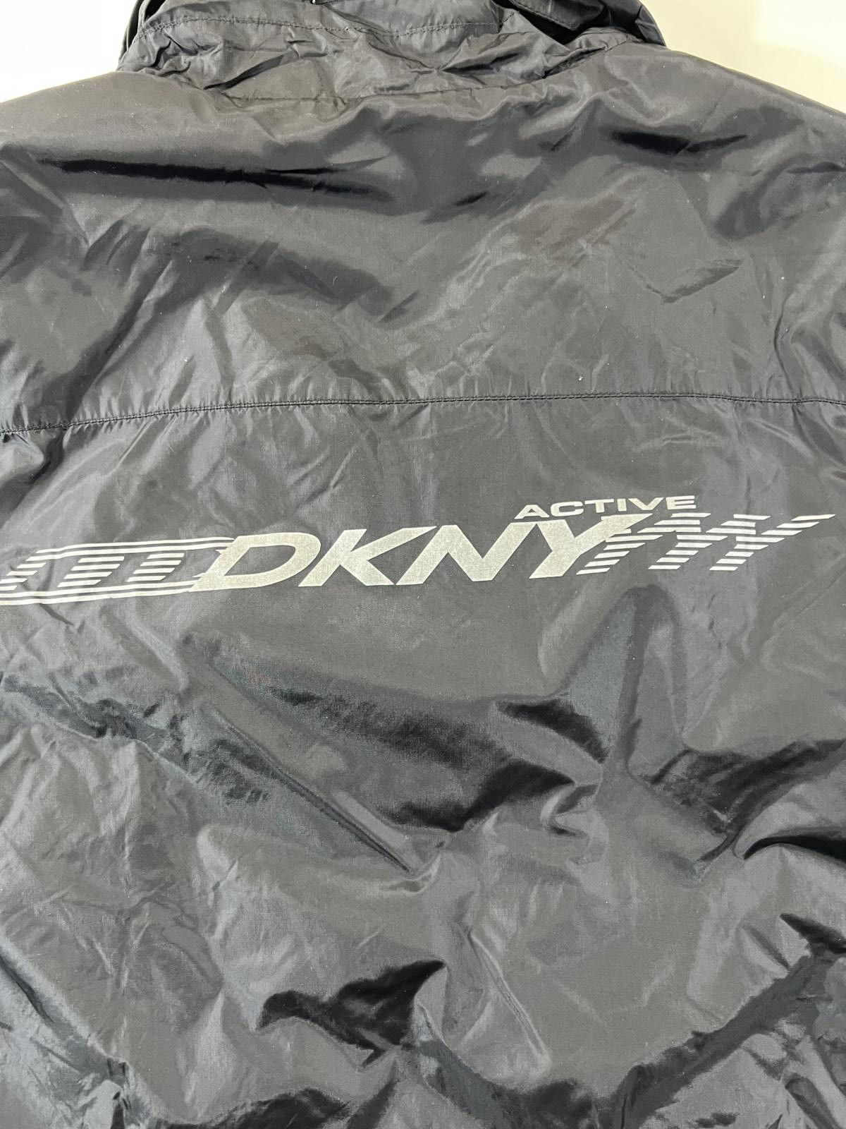 DKNY Vintage DKNY Active Black Sleeveless Puffer Vest L Size US L / EU 52-54 / 3 - 9 Thumbnail