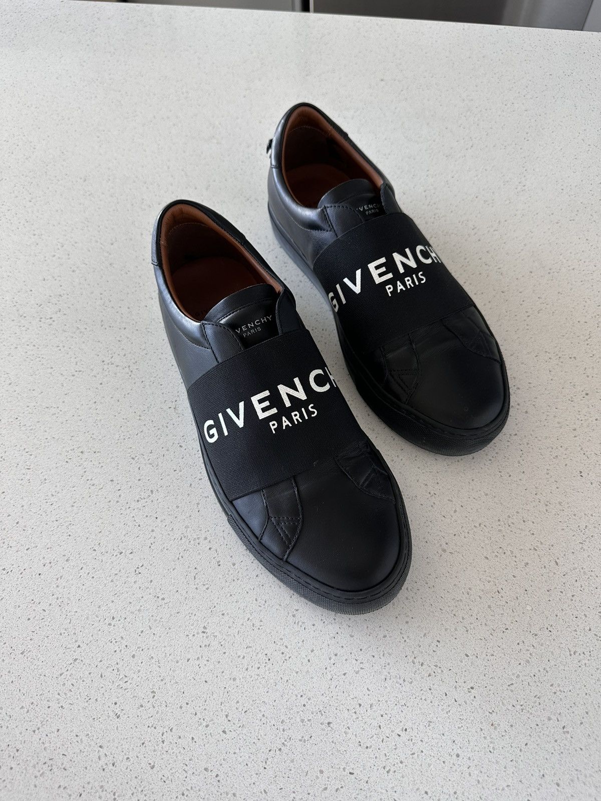 Givenchy Givenchy city Sport sneakers in leather with GIVENCHY strap Size US 7 / EU 40 - 1 Thumbnail