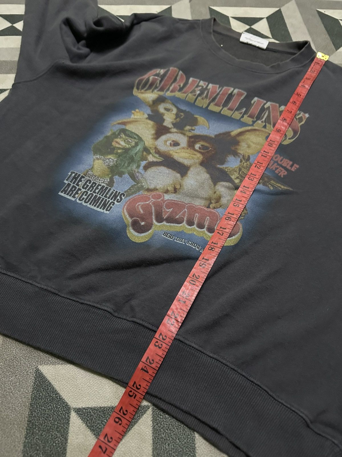 Cartoon Network Gremlins graphic print crewneck sweatshirt featuring Gizmo Size US L / EU 52-54 / 3 - 10 Thumbnail