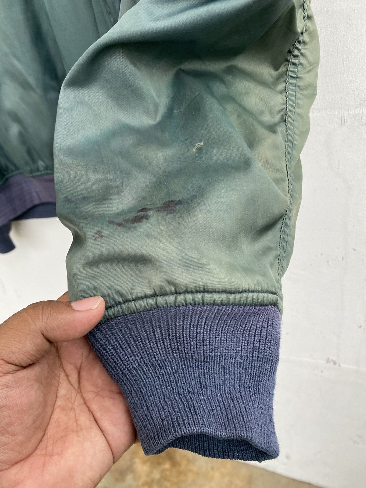 Vintage Vintage Military Bomber Jacket (Sun Faded) Size US XL / EU 56 / 4 - 10 Thumbnail
