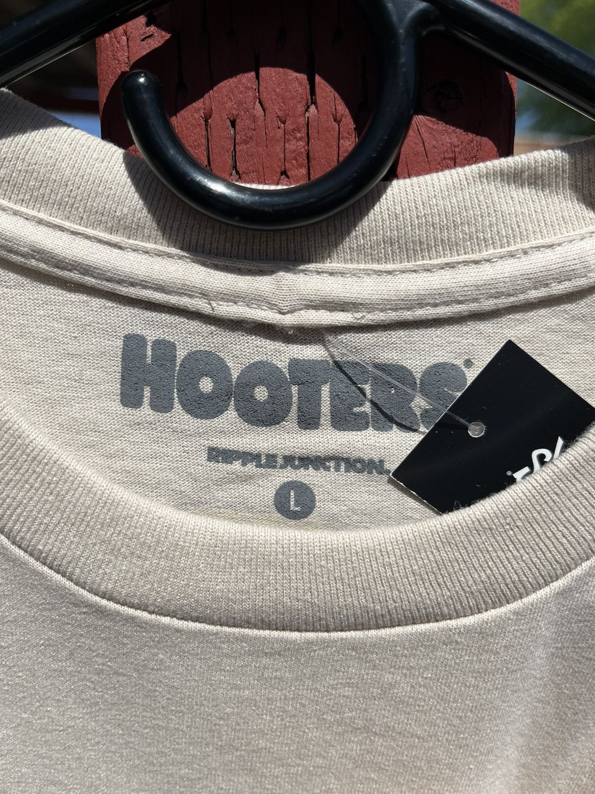 Other HOOTERS TEE Size US L / EU 52-54 / 3 - 2 Thumbnail