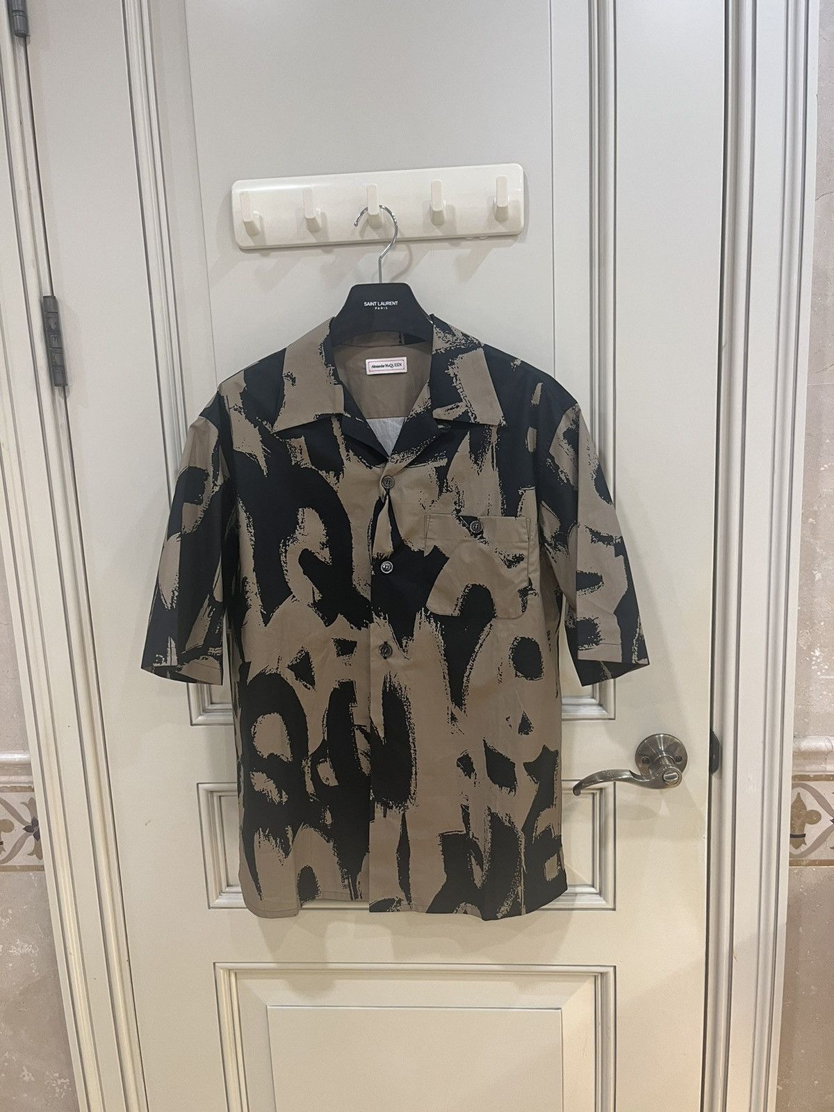 Alexander McQueen Graffiti logo print short sleeve shirt size 15++ Size US M / EU 48-50 / 2 - 5 Thumbnail