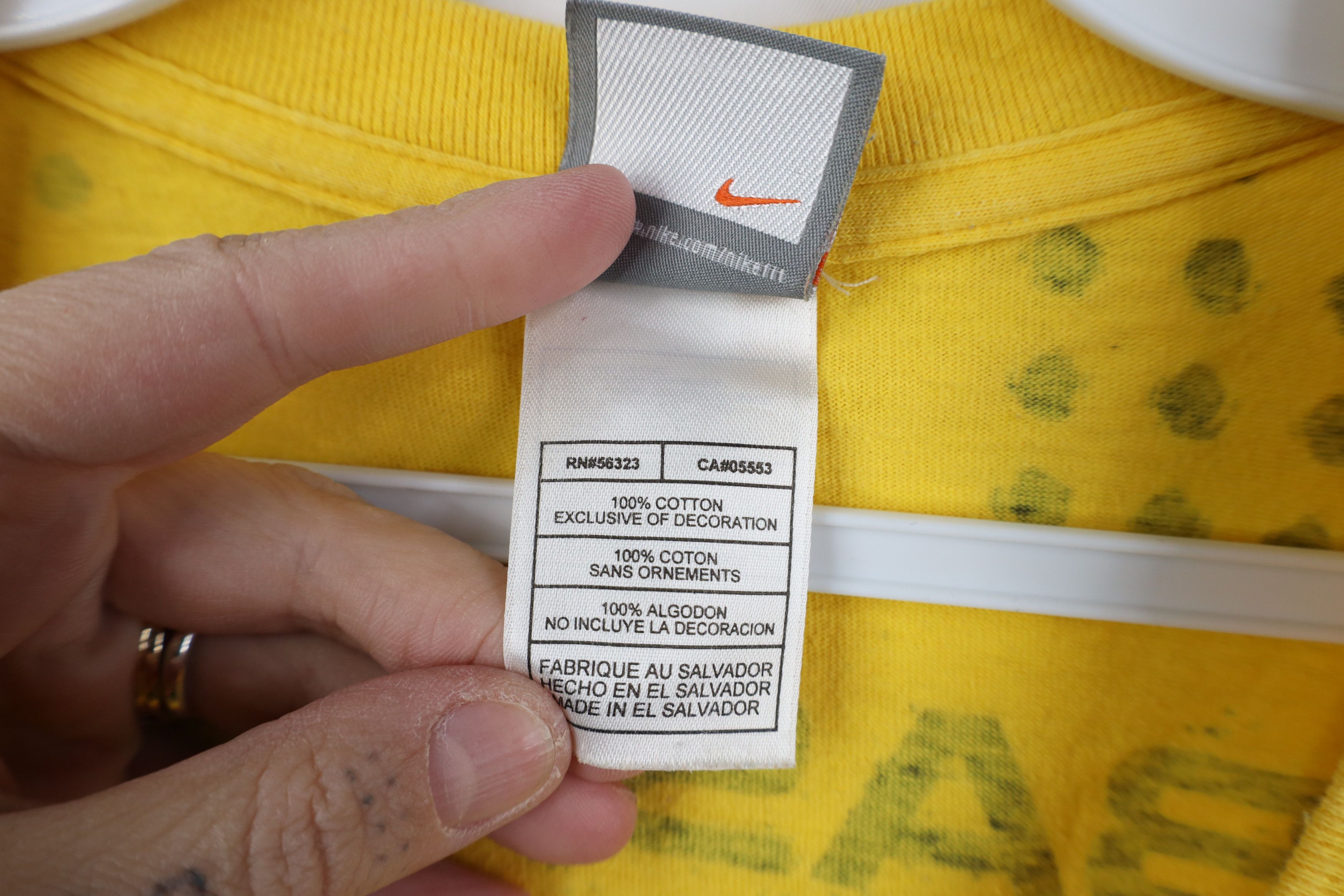 Nike Vintage Nike Basketball Spell All Over Print T-Shirt Yellow Size US XXL / EU 58 / 5 - 8 Thumbnail