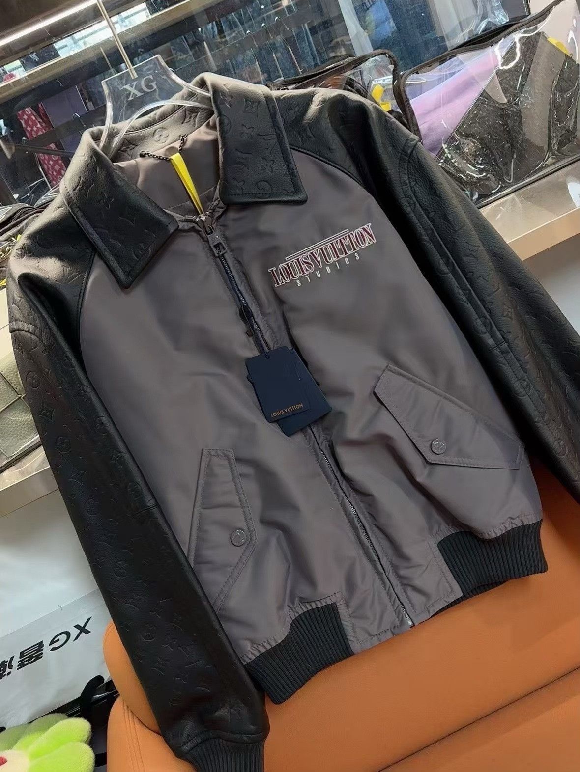 Louis Vuitton Louis Vuitton FW23 Limited Embossed Logo Jacket Size US S / EU 44-46 / 1 - 1 Preview
