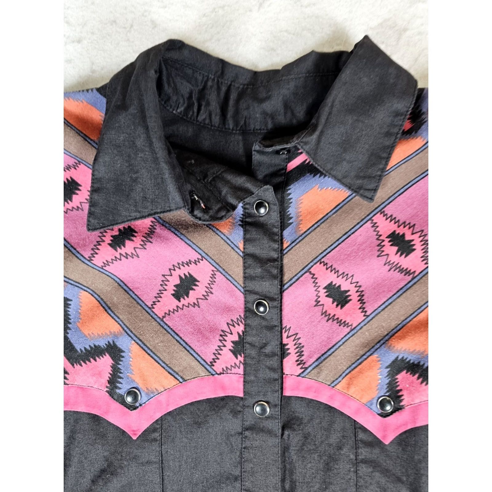 Vintage VINTAGE Trisha DeHall Shirt Western Cowboy Pearl Snap Black & Aztec L Size L / US 10 / IT 46 - 3 Thumbnail