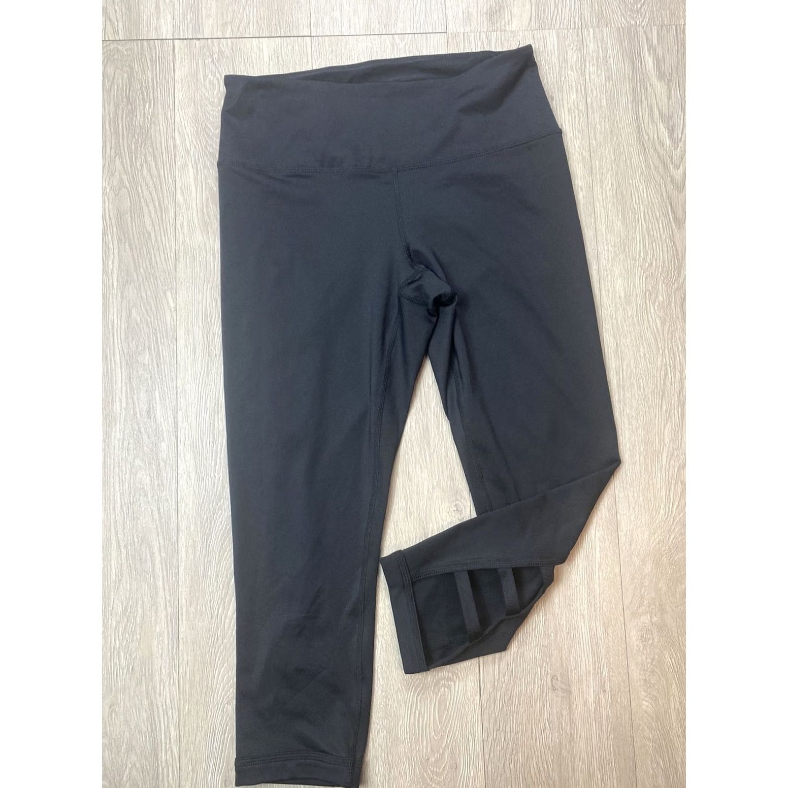Vintage Z By Zella Womens Medium Black Capri Leggings Cross Cross Semi Open Calf Size 32" / US 10 / IT 46 - 2 Thumbnail
