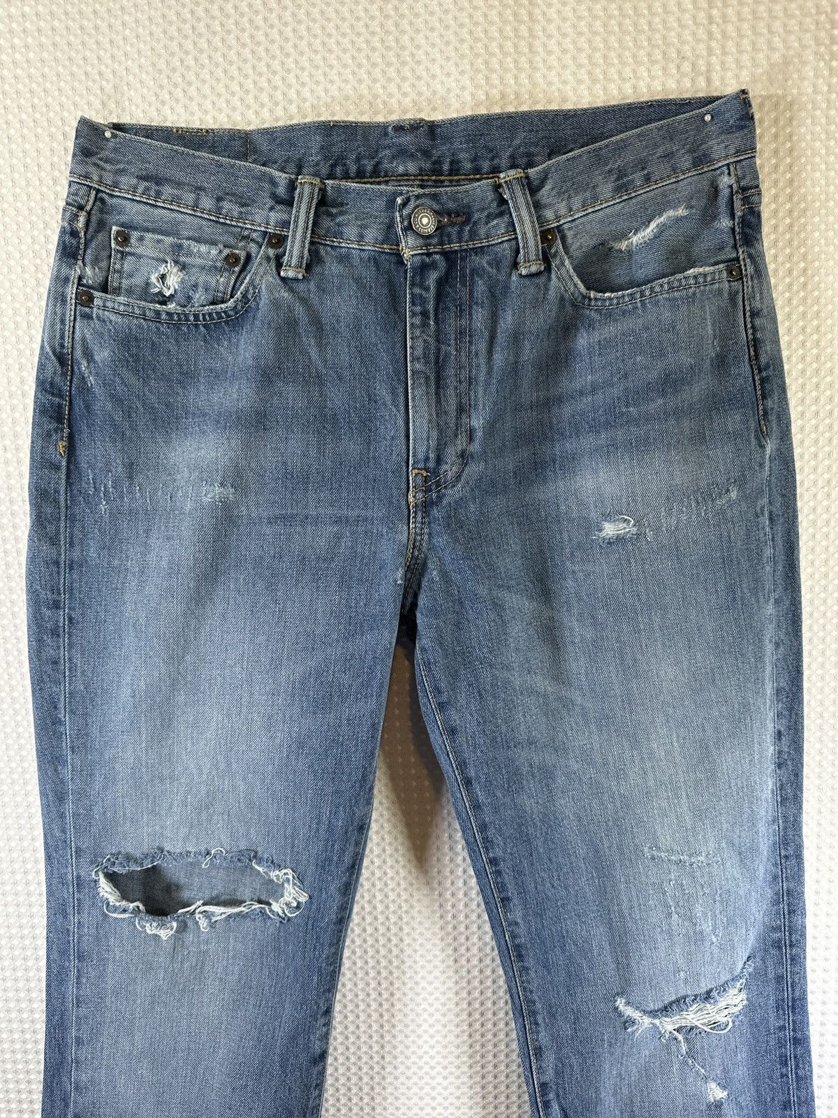 Levi's Levi’s Men's 514 Straight Fit Ripped Jeans Size US 33 - 7 Thumbnail