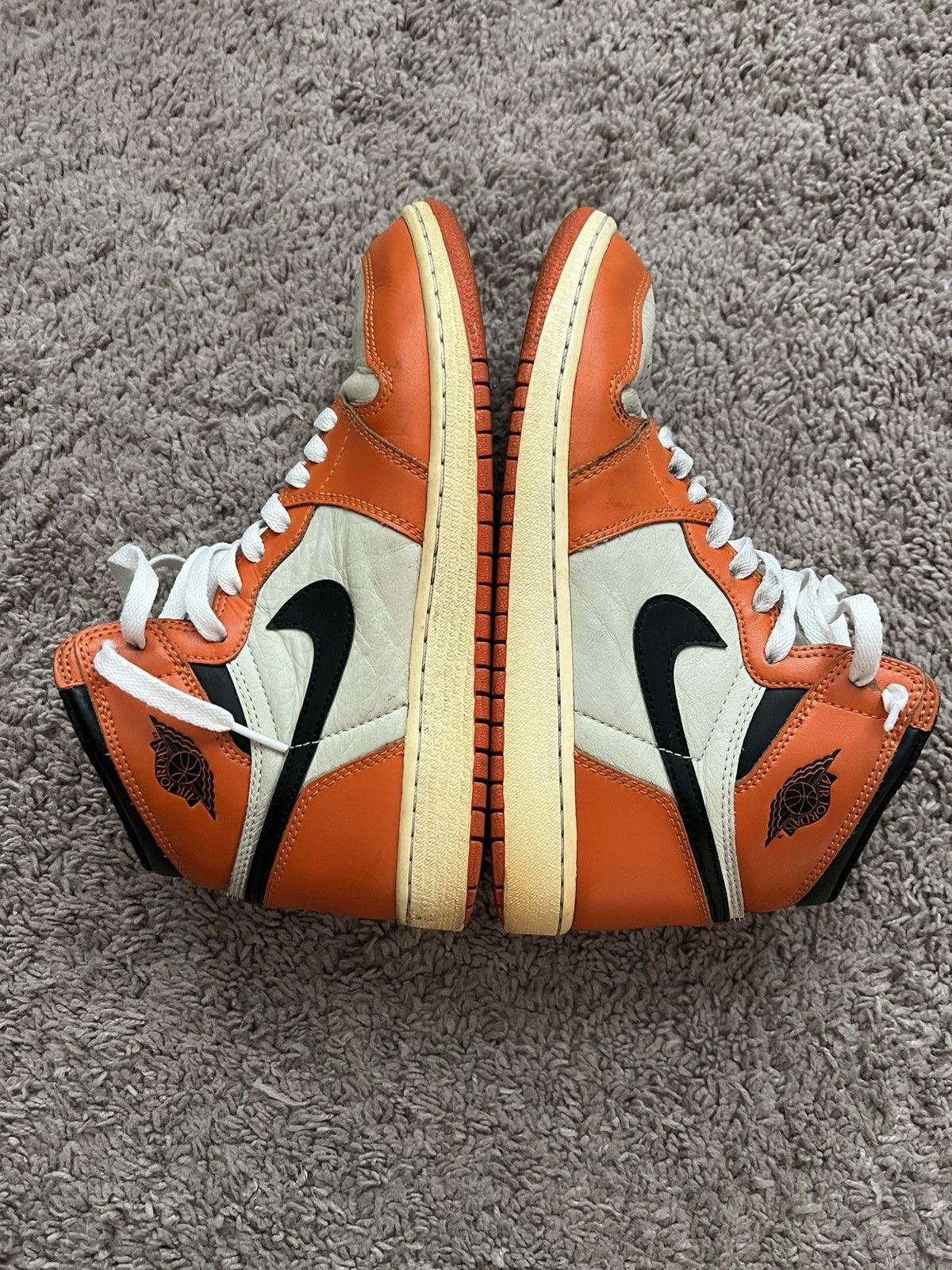 Jordan Brand Air Jordan 1 Retro High OG Shattered Backboard Away Size 7 Size US 7 / EU 40 - 9 Thumbnail