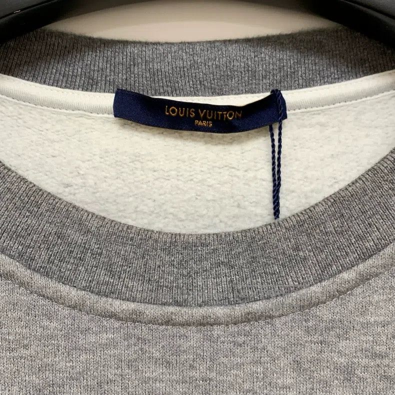 Louis Vuitton Louis Vuitton Incongruously embroidered sweatshirt Size US XL / EU 56 / 4 - 4 Thumbnail