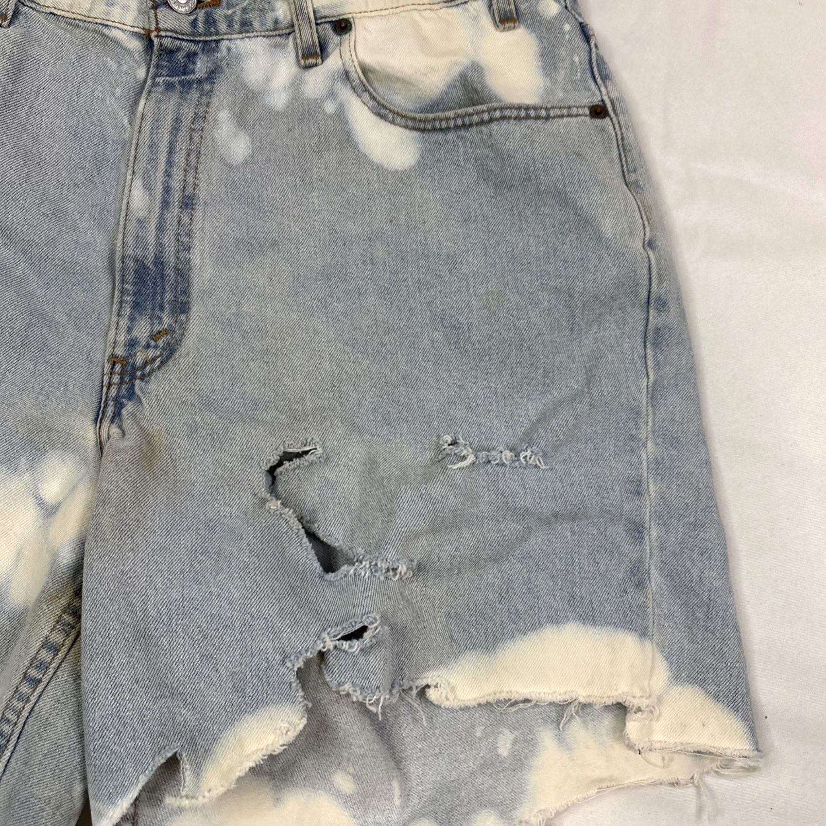Levi's VINTAGE Levi’s 560 Jean Shorts Men 38W Light Blue Distressed D Size US 38 / EU 54 - 3 Thumbnail