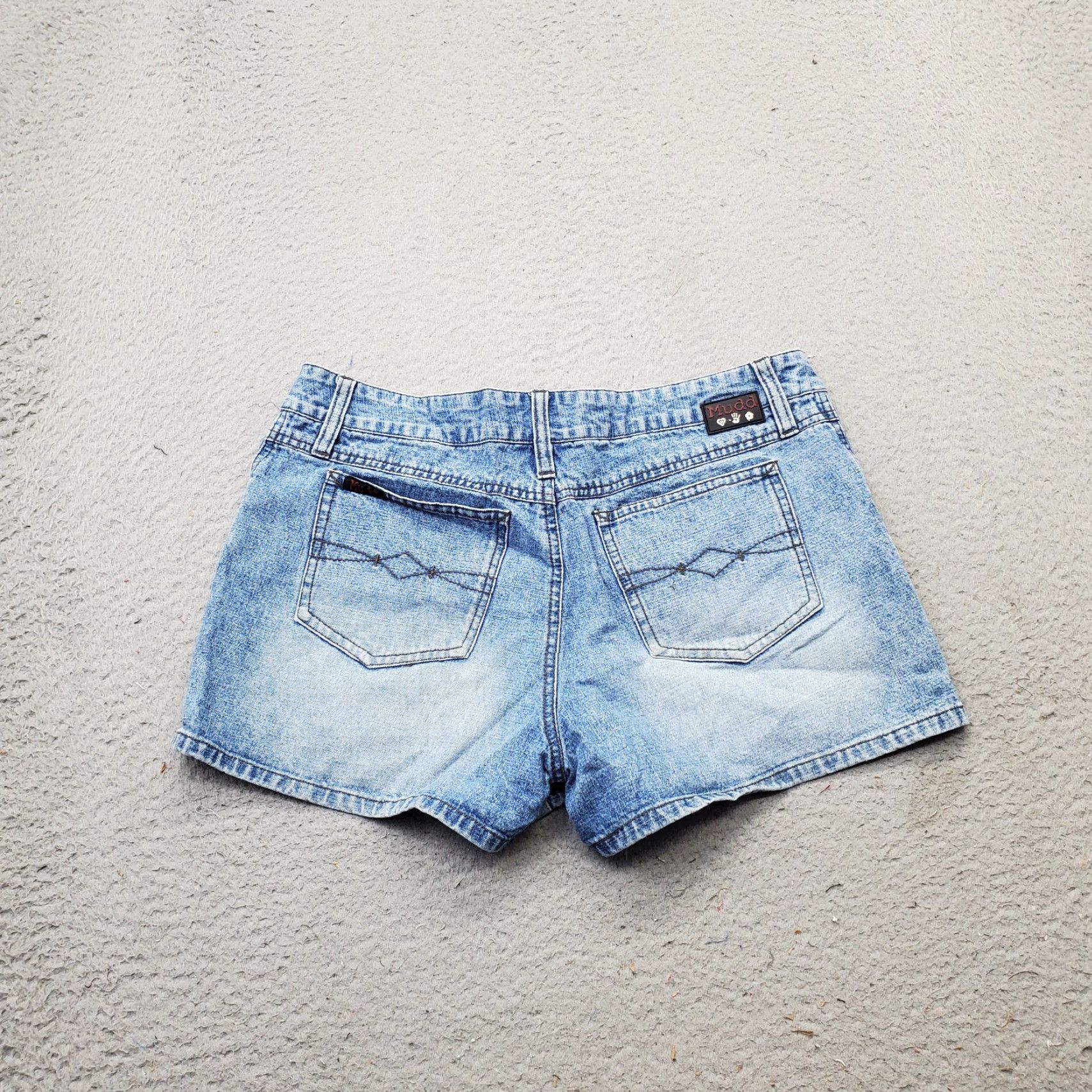 Vintage Mudd Womens 11 Blue Denim Mini Shorts 5-Pocket Design Ankle Slit Medium Wash Jeans Shorts Women’s Size 11 Size 32" / US 10 / IT 46 - 2 Thumbnail