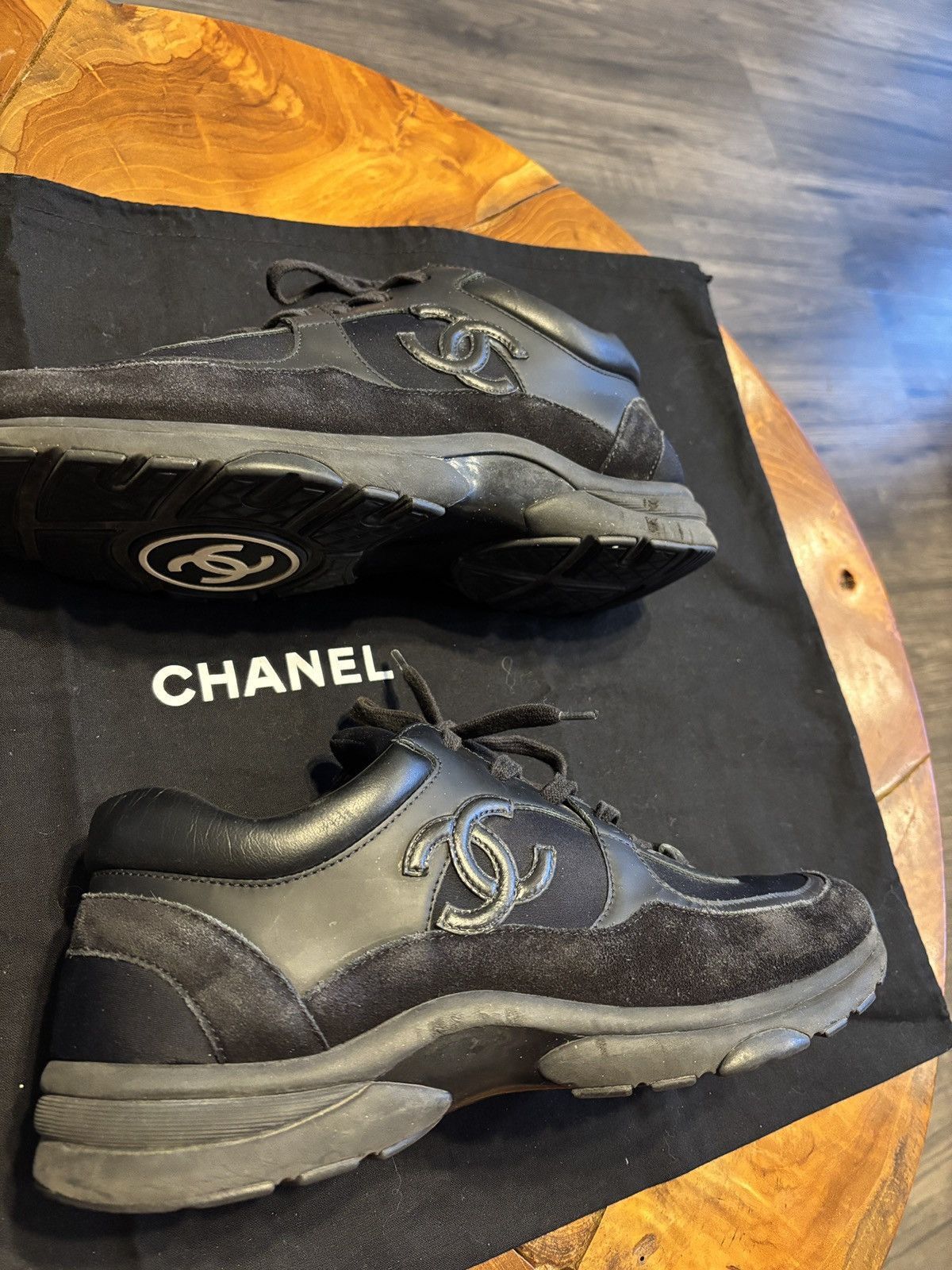 Chanel Chanel CC logo suede leather sneakers Size US 9 / EU 42 - 8 Thumbnail