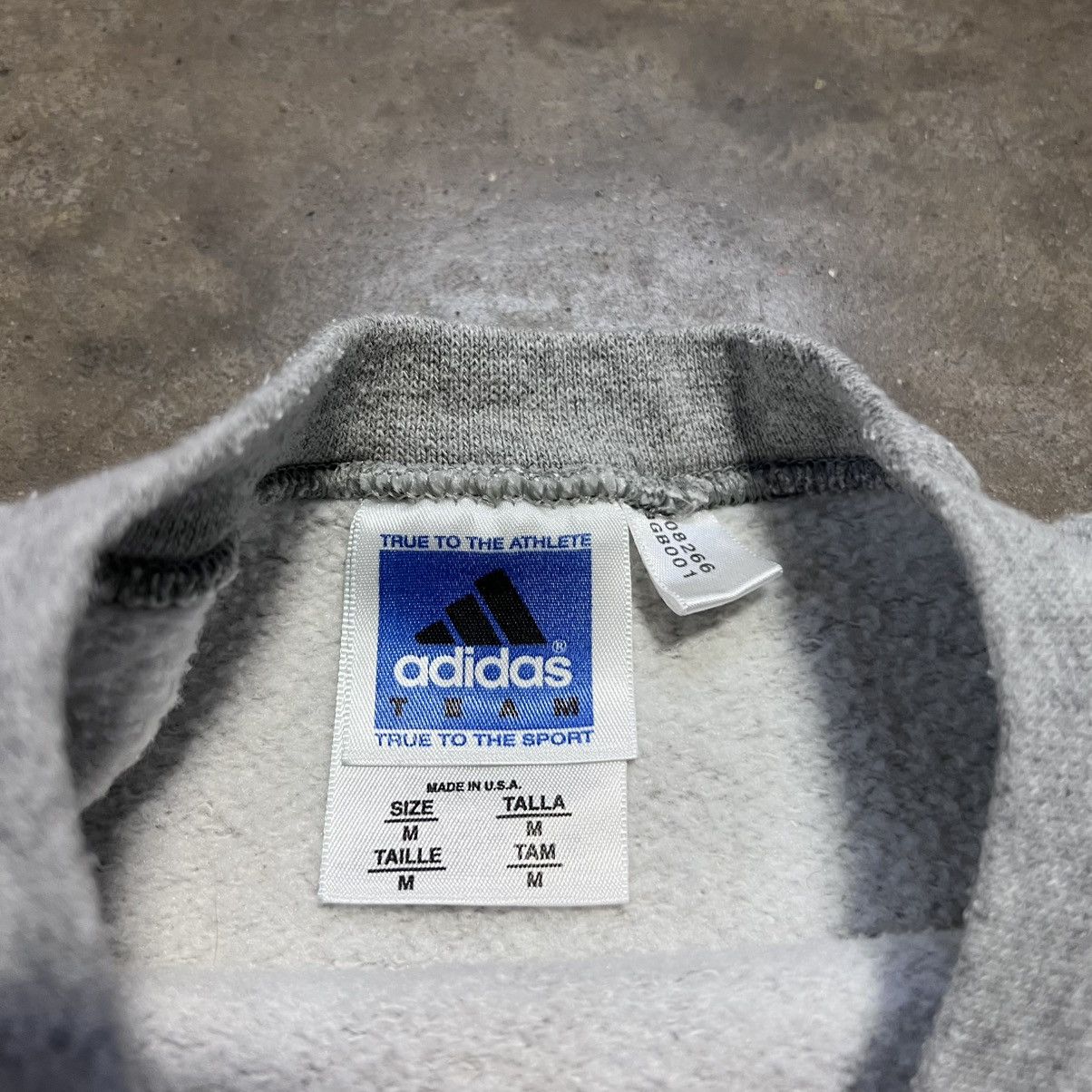Adidas × Vintage Vintage Adidas Center Logo Team Tag Crewneck Sweatshirt Boxy Size US M / EU 48-50 / 2 - 7 Thumbnail