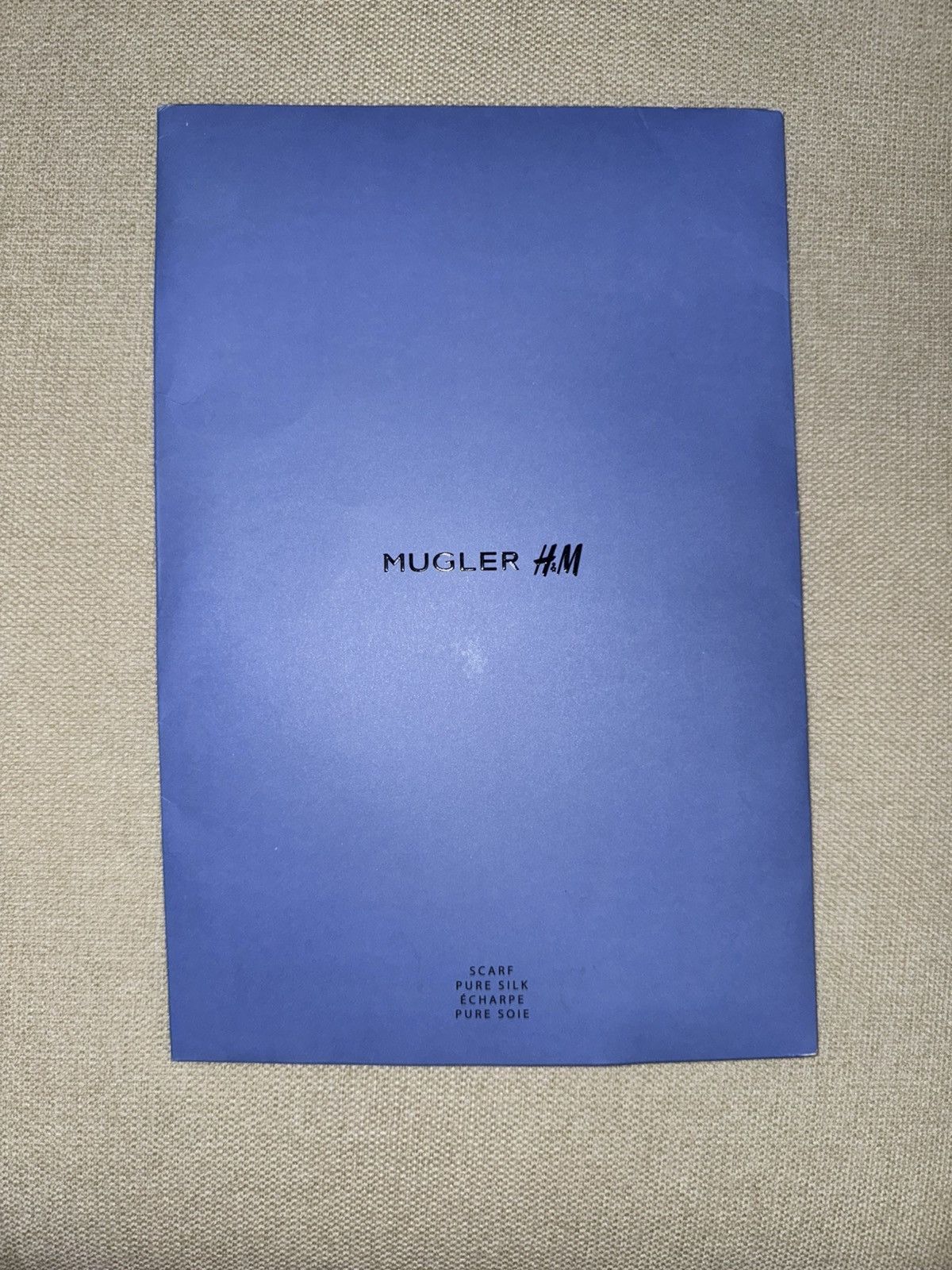 H&M × Mugler Mugler x H&M - B&W Swirled Star Pure Silk 28" Size ONE SIZE - 2 Thumbnail