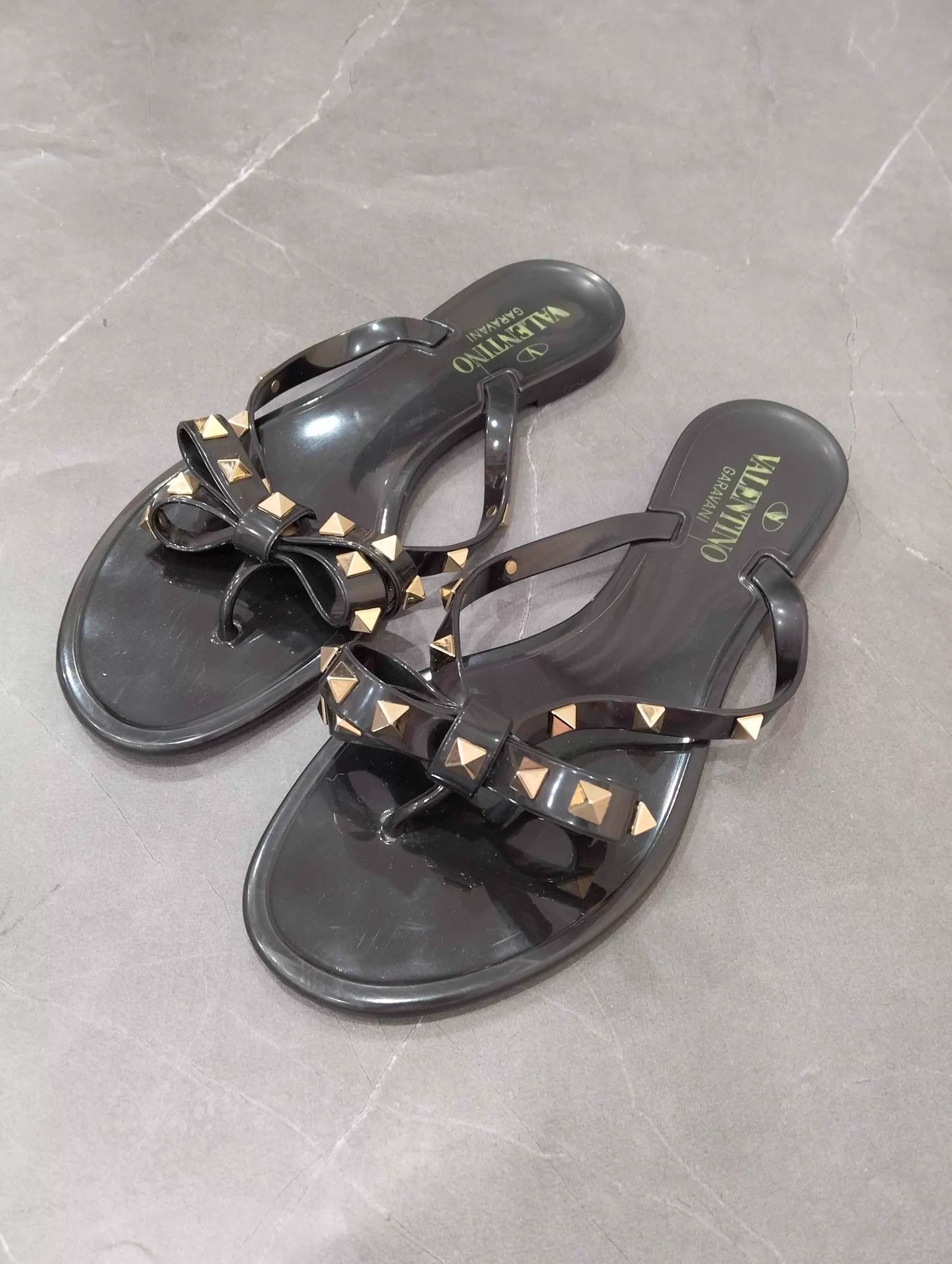Valentino Valentino Rockstud Flip Flop 37 95 New Size US 6.5 / IT 36.5 - 1 Thumbnail