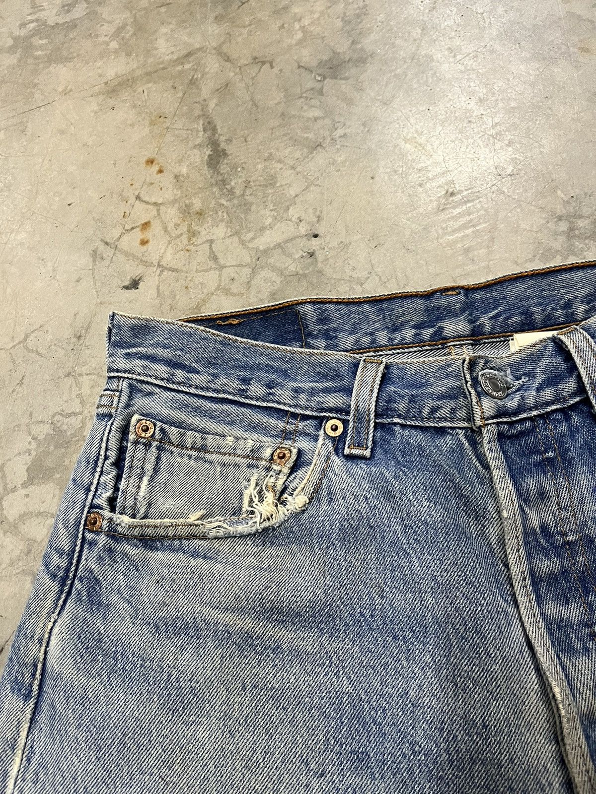 Levi's Vintage Levis light wash 501 distressed denim Size US 31 - 15 Thumbnail