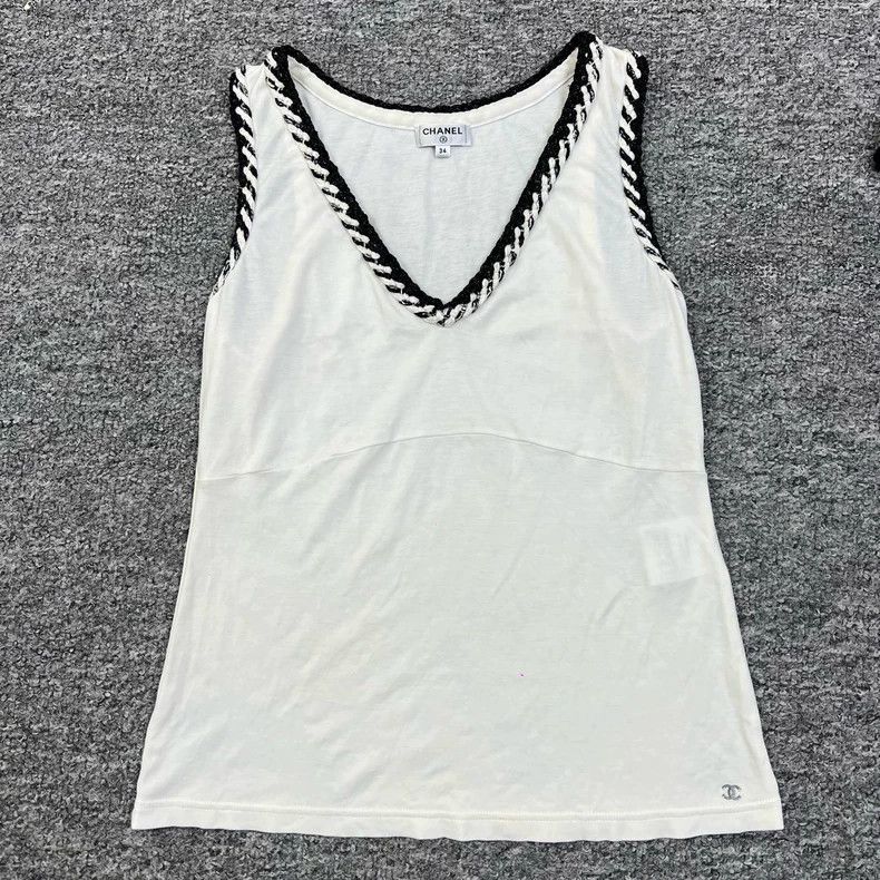 Chanel Chanel White neckline silver silk trimmed vest Size XXS / US 00 / IT 34 - 1 Thumbnail