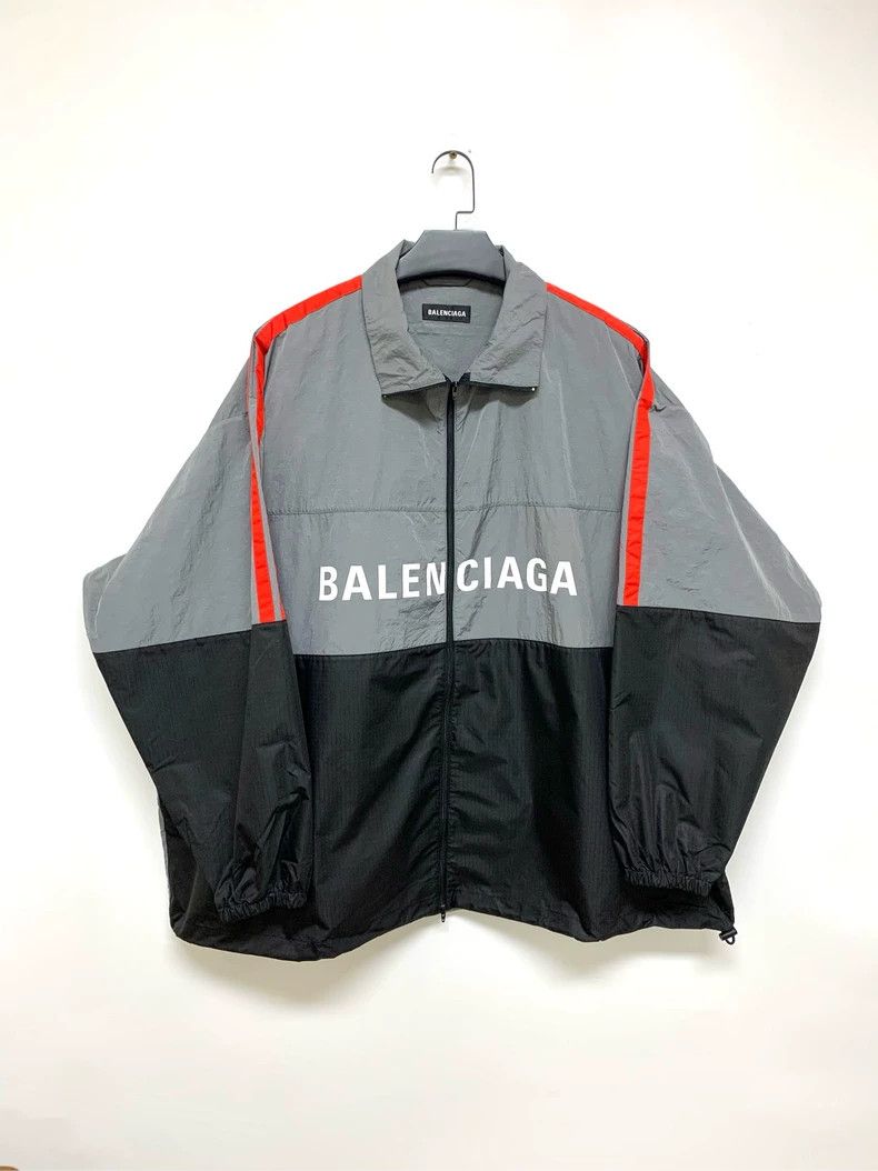 Balenciaga Balenciaga Black and grey patchwork chest logo assault jack Size US M / EU 48-50 / 2 - 1 Thumbnail
