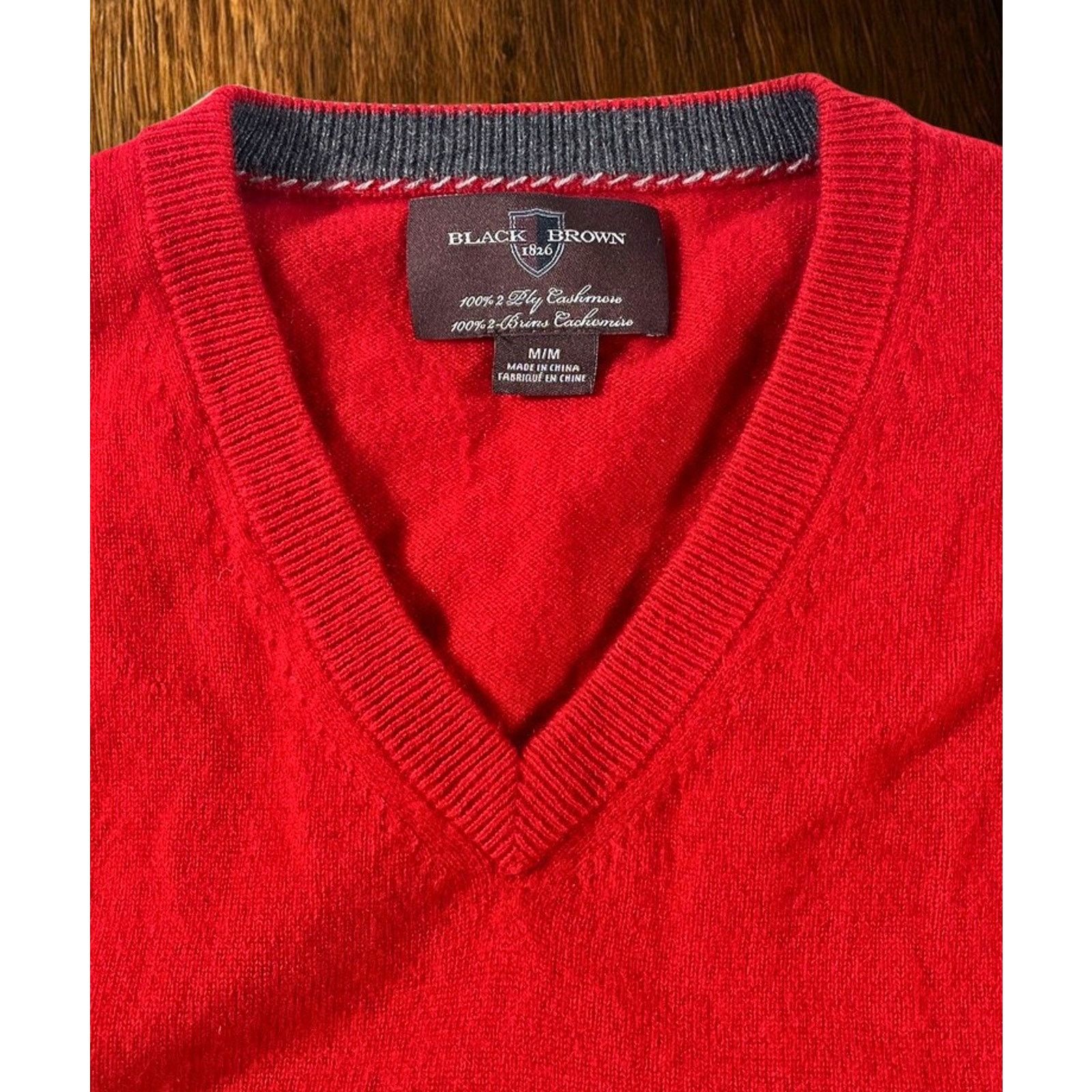 Black Brown 1826 Black Brown 1826 Men’s Red 100% 2-Ply Cashmere Sweater Sz. M Size US M / EU 48-50 / 2 - 3 Thumbnail