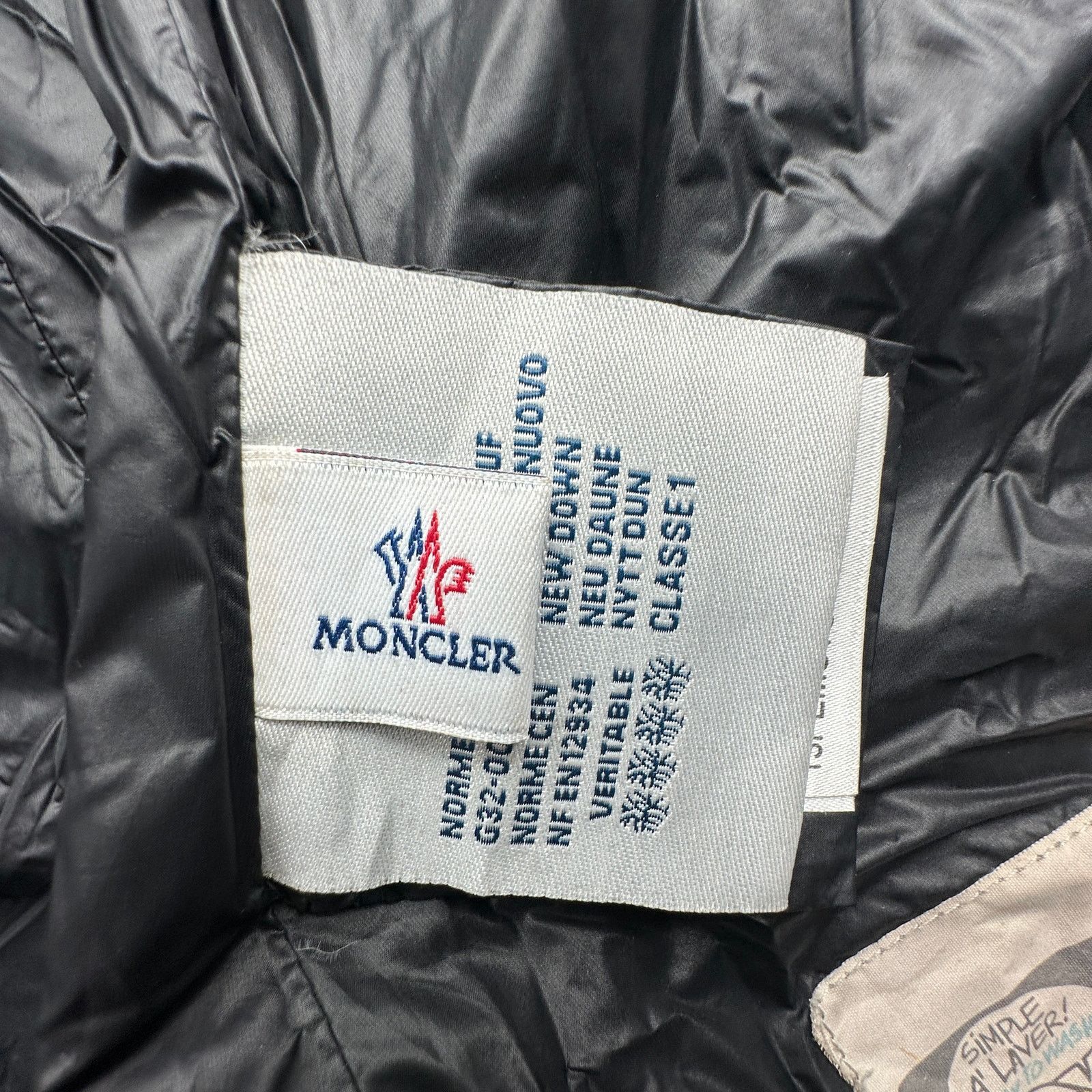 Moncler Moncler Goose Down Puffer Coat Small Asiatic Racoon Real Fur Size S / US 4 / IT 40 - 14 Thumbnail