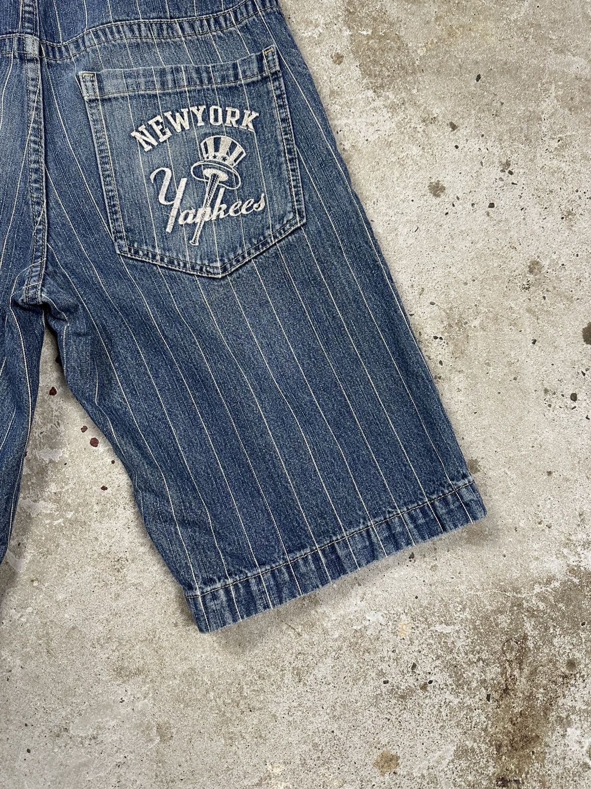MLB × New York Yankees × Vintage Vintage Y2K New York Yankees Pinstripe Denim Shorts Jorts Size US 30 / EU 46 - 12 Thumbnail